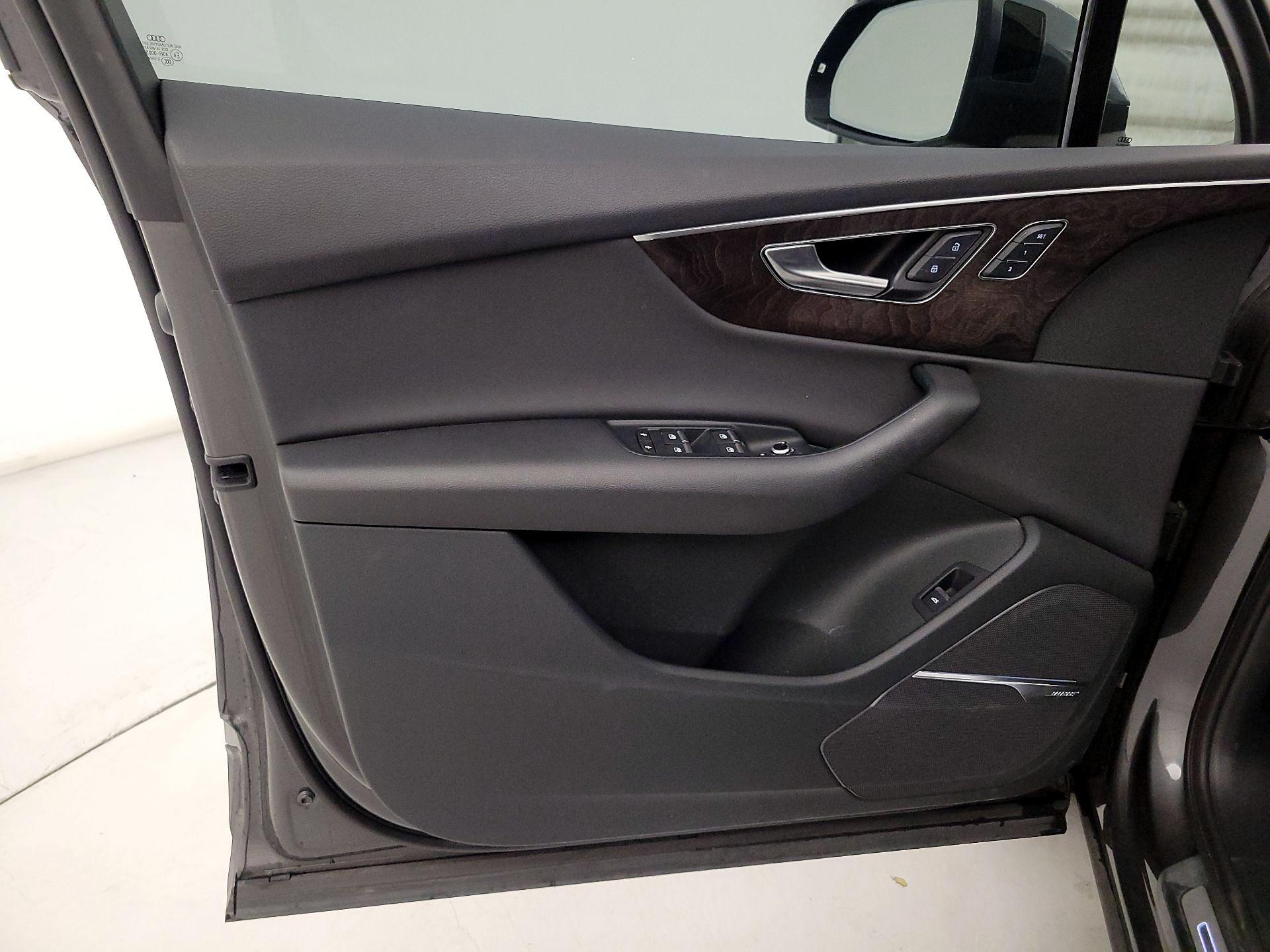 Thumbnail: 2020 Audi Q7 - 12