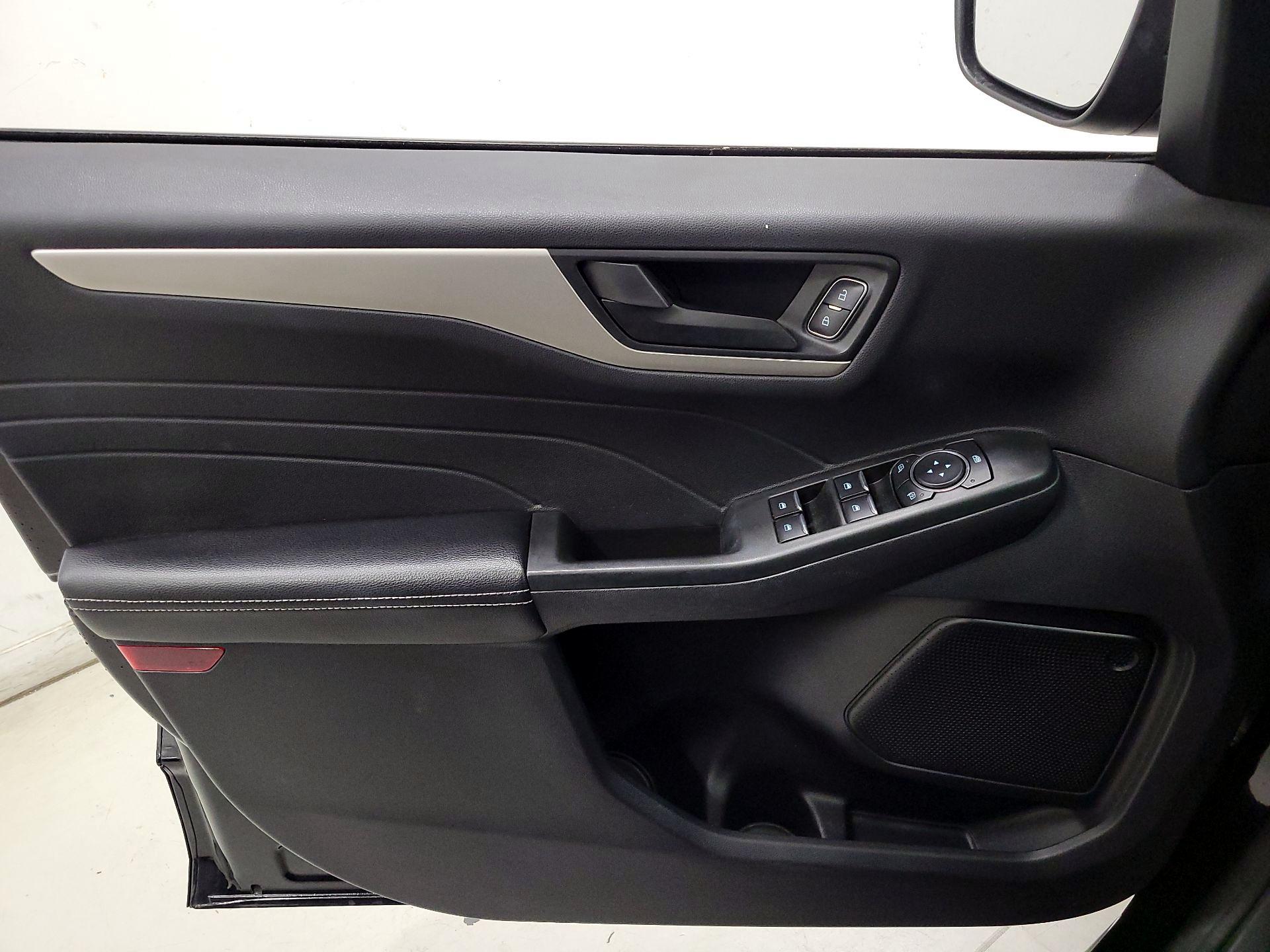 Thumbnail: 2022 Ford Escape - 12