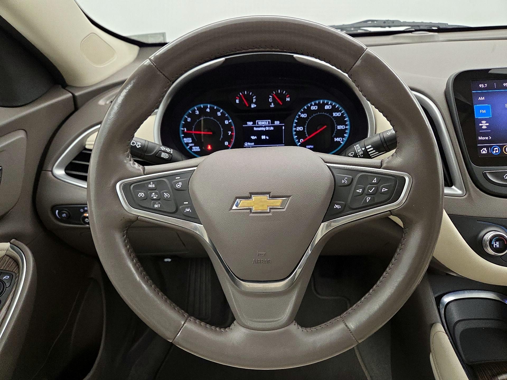 Thumbnail: 2022 Chevrolet Malibu - 10