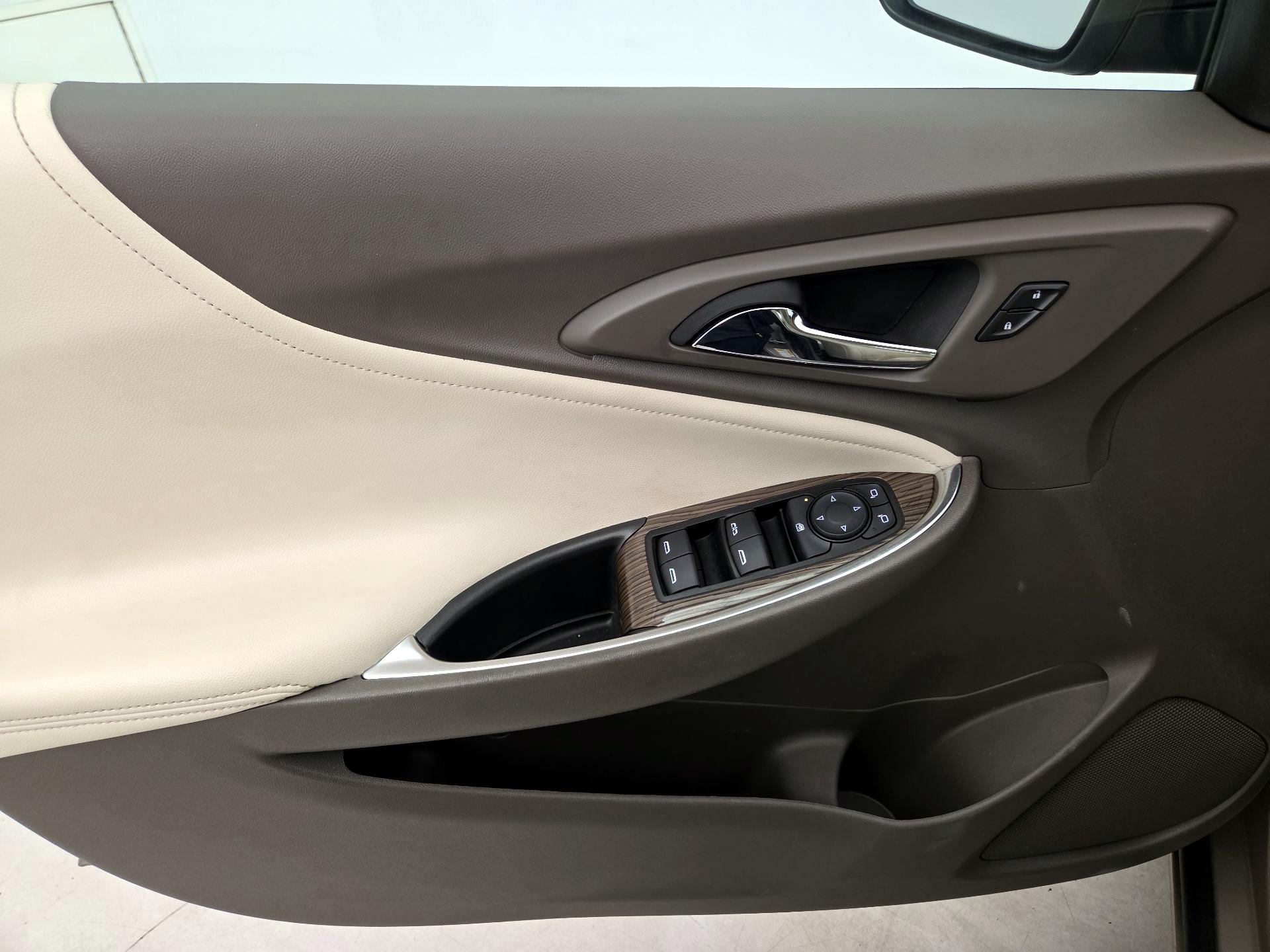 Thumbnail: 2022 Chevrolet Malibu - 12