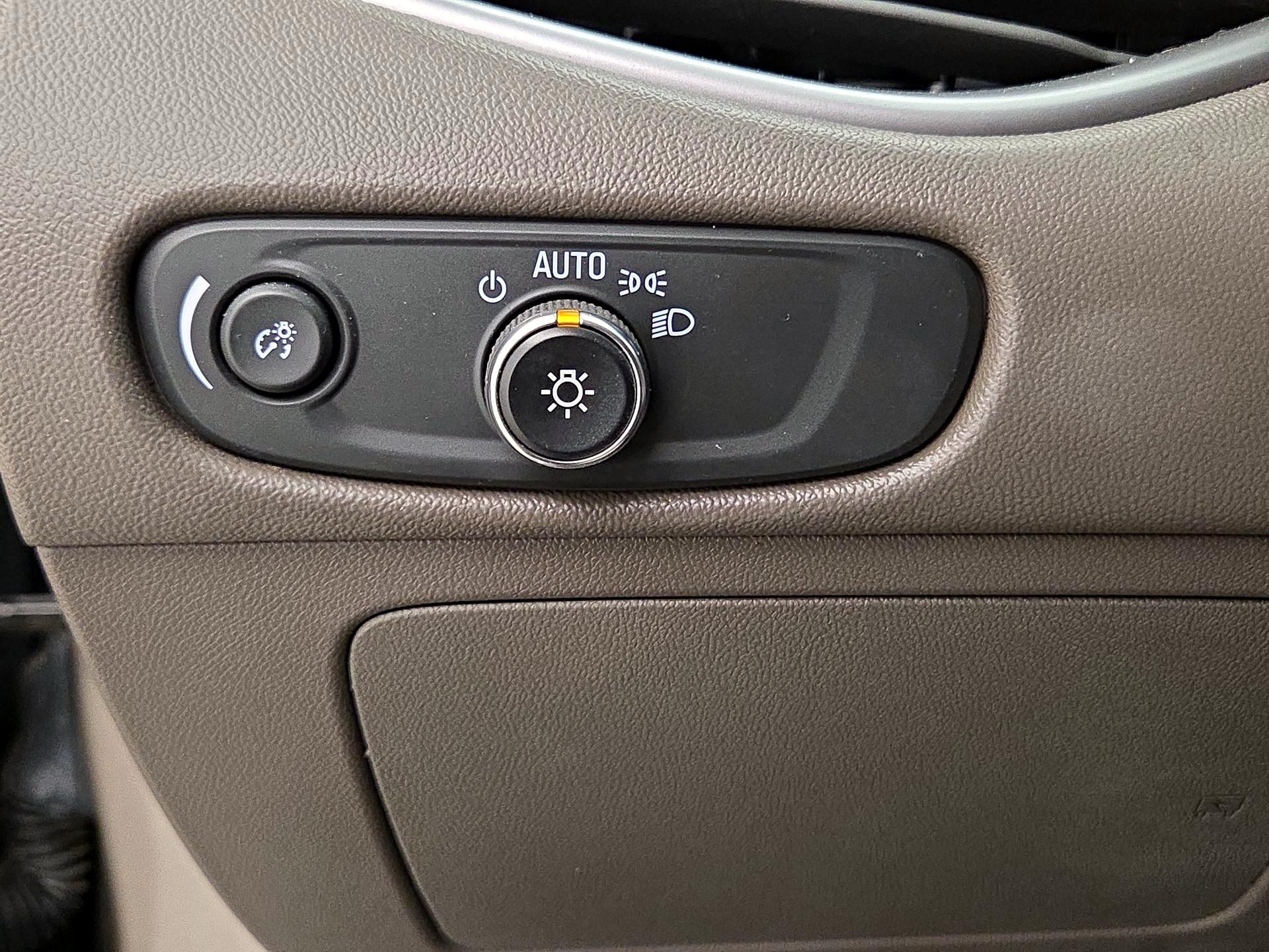 Thumbnail: 2022 Chevrolet Malibu - 13