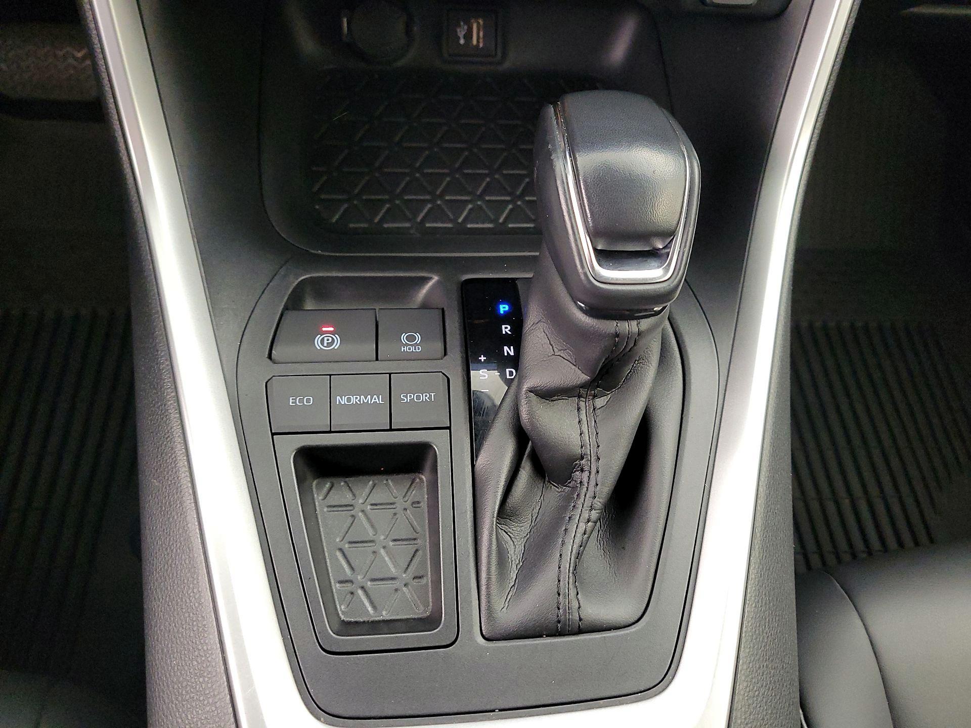 Thumbnail: 2023 Toyota RAV4 - 16