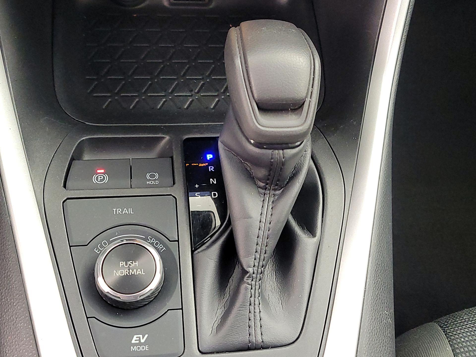 Thumbnail: 2023 Toyota RAV4 - 17