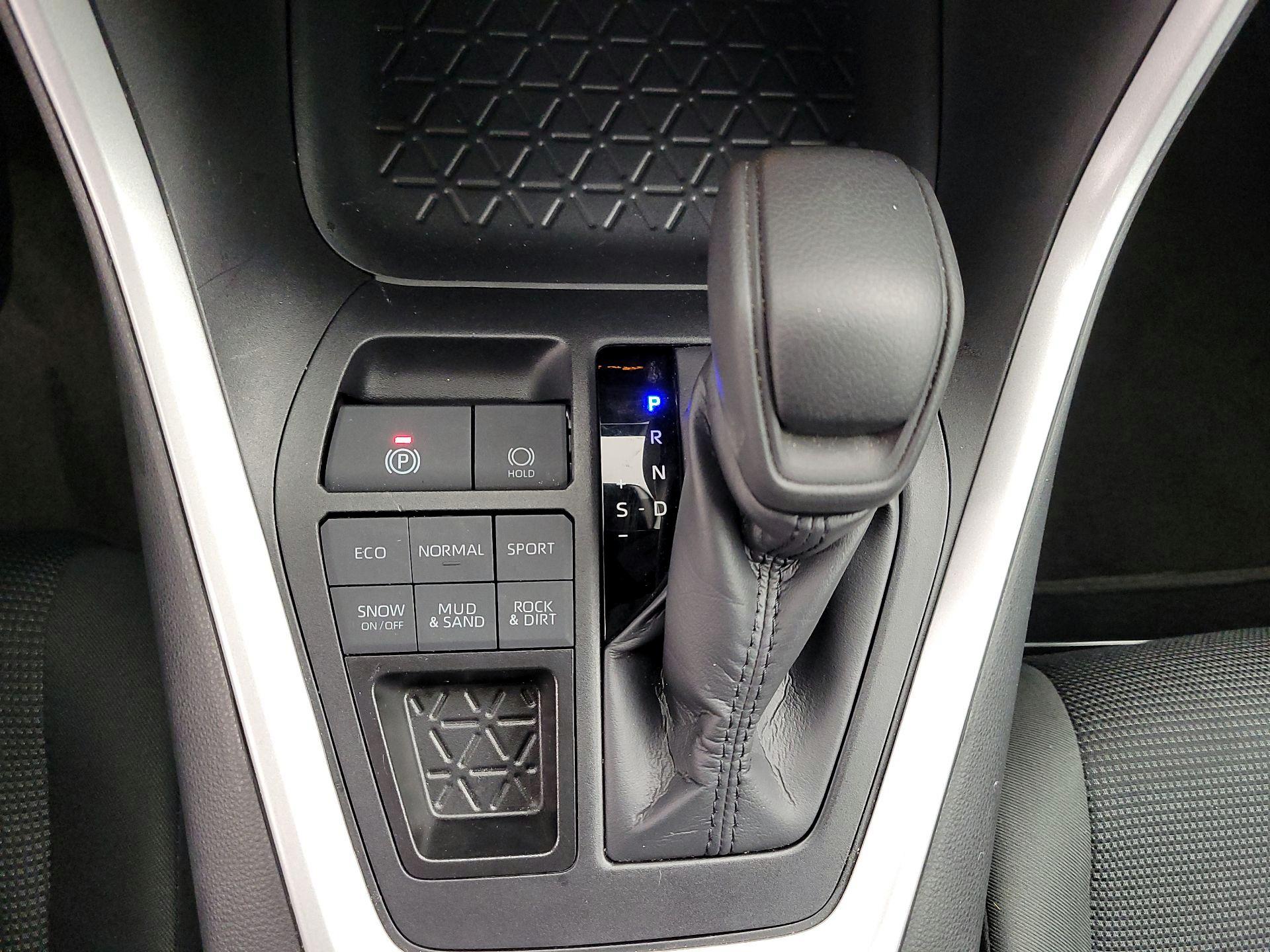 Thumbnail: 2025 Toyota RAV4 - 17