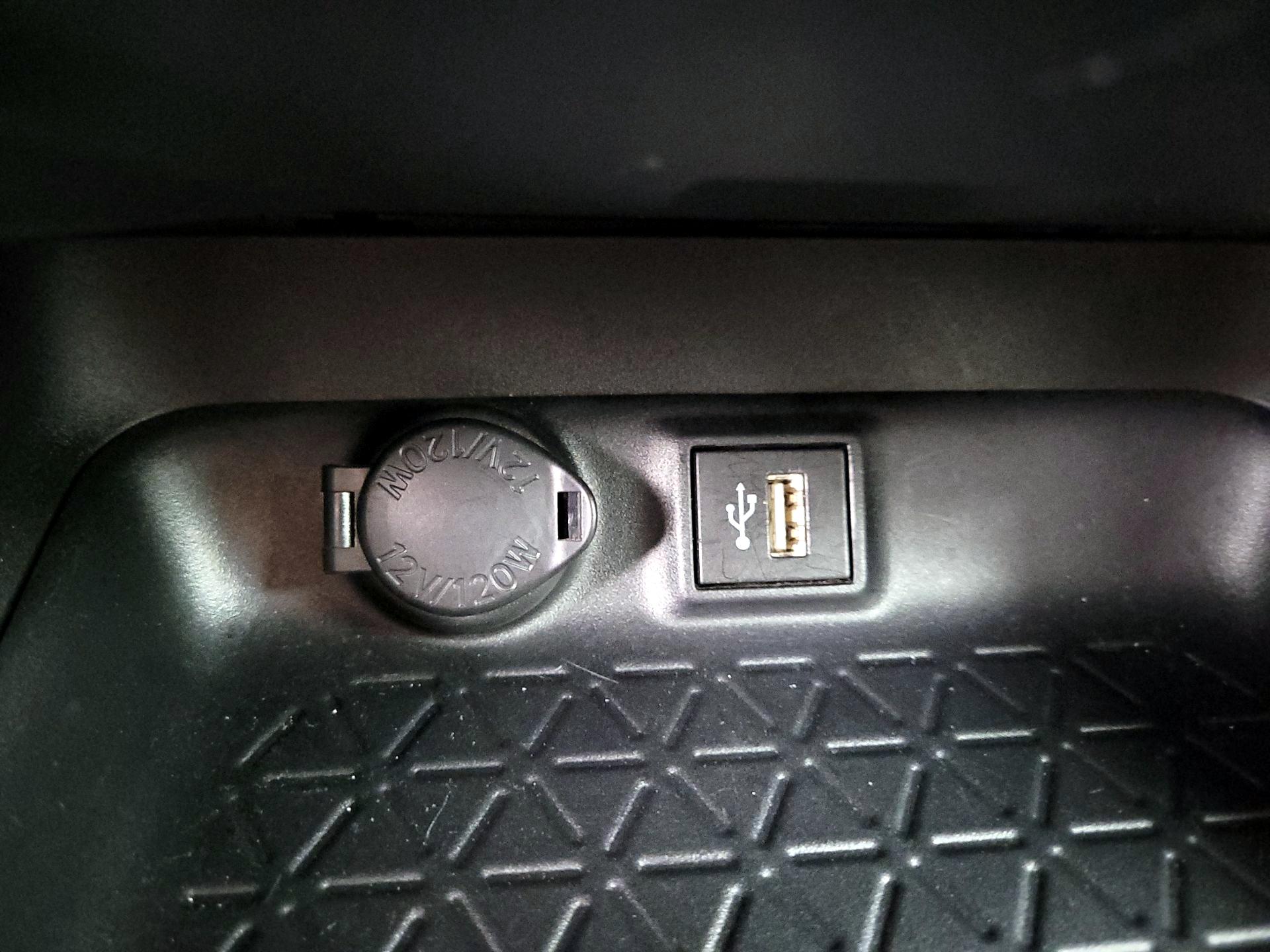 Thumbnail: 2025 Toyota RAV4 - 18