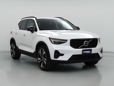 2024 Volvo XC40 B5 Ultimate Dark Theme