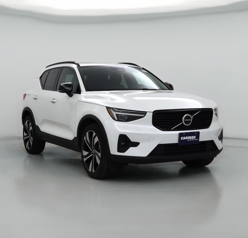 2024 Volvo XC40 B5 Ultimate Dark Theme