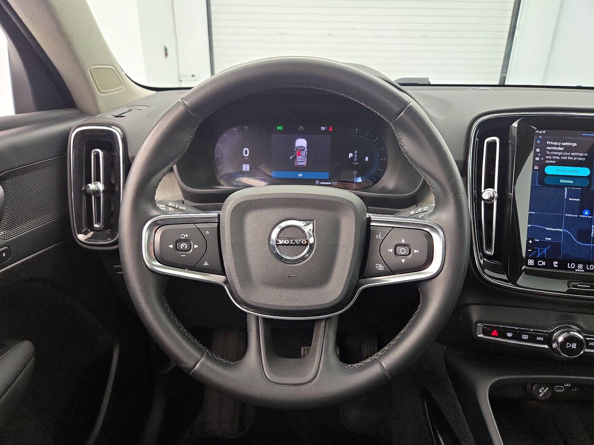 Thumbnail: 2024 Volvo XC40 - 10