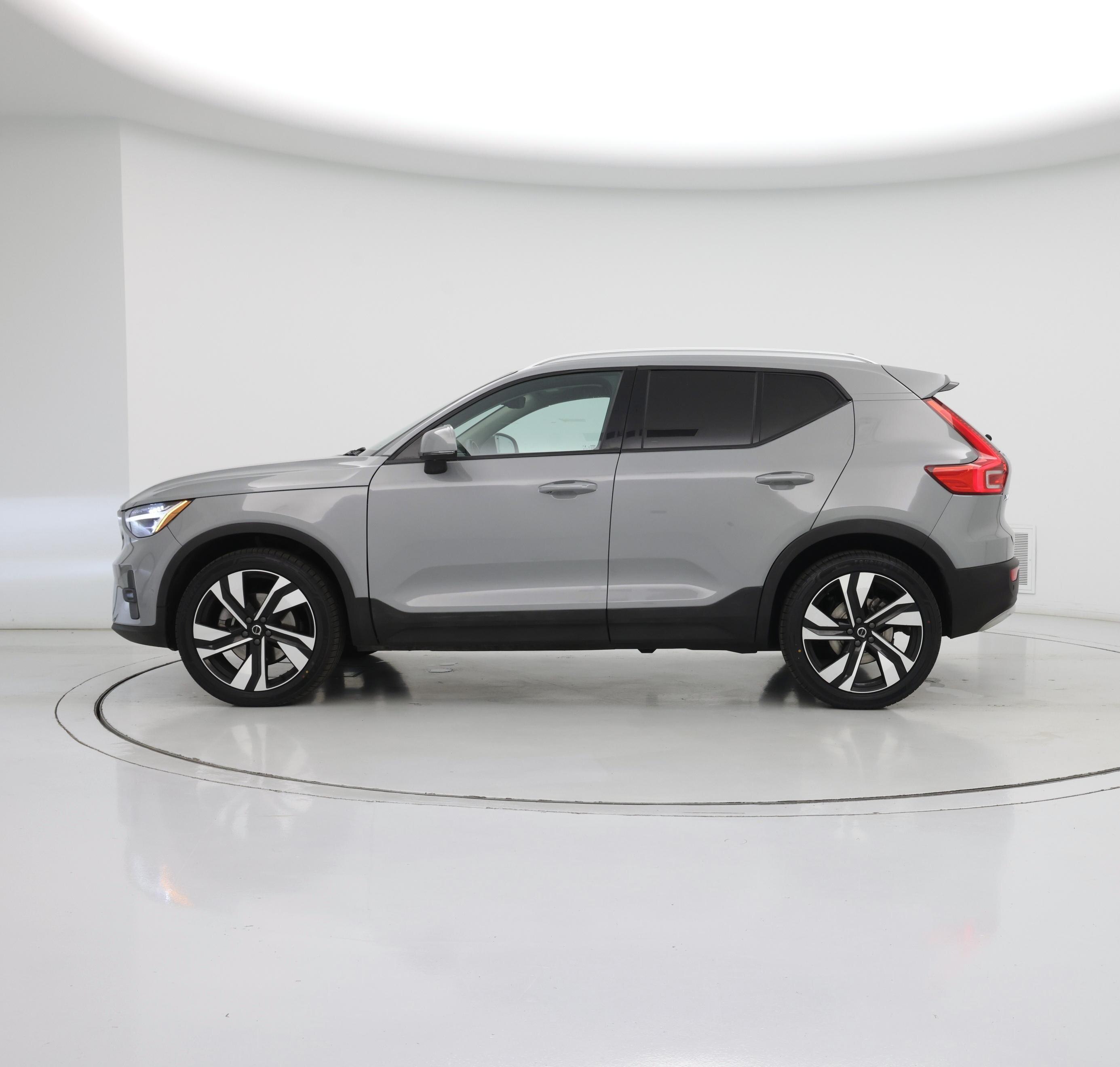 Thumbnail: 2024 Volvo XC40 - 3