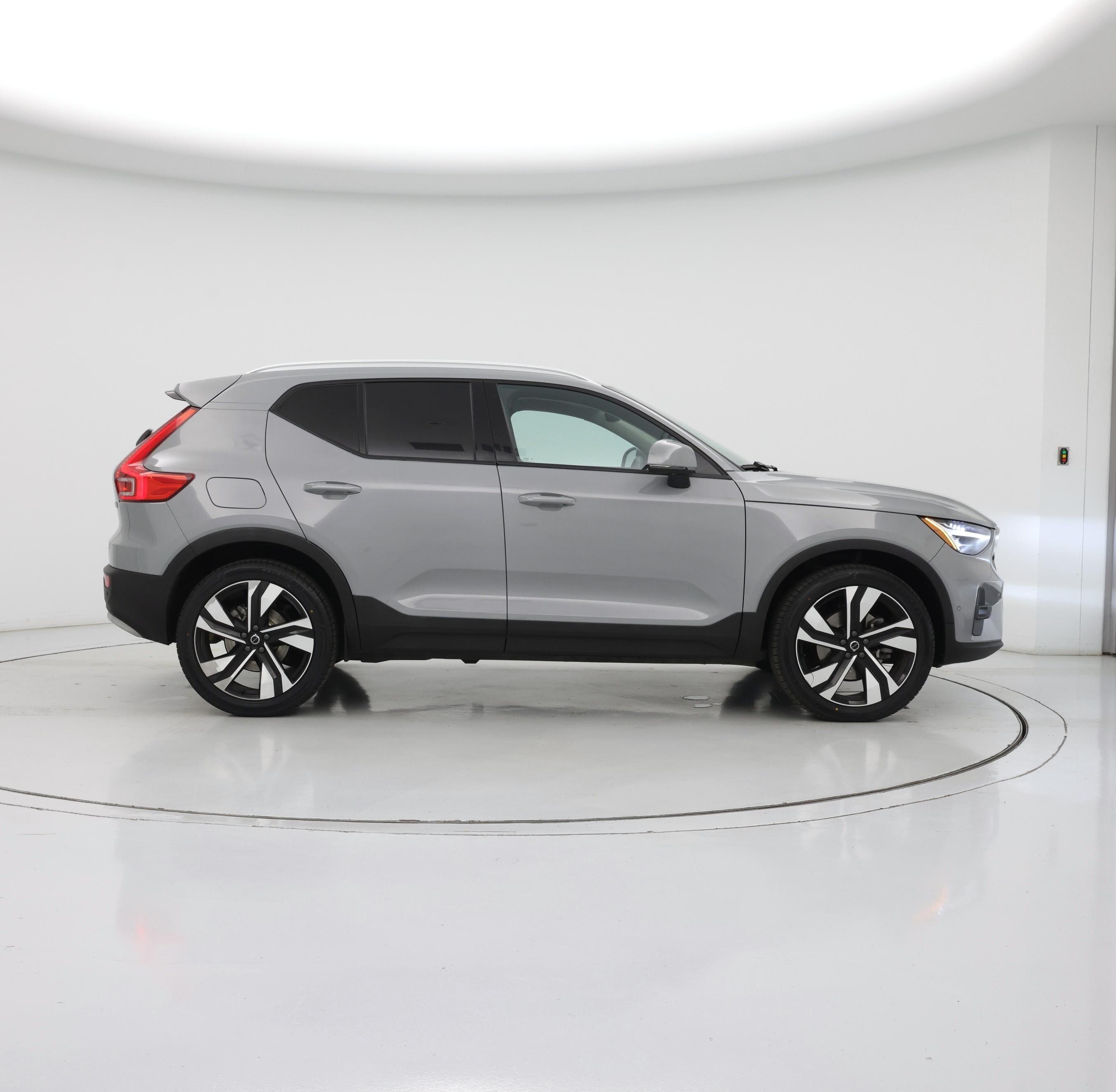 Thumbnail: 2024 Volvo XC40 - 7