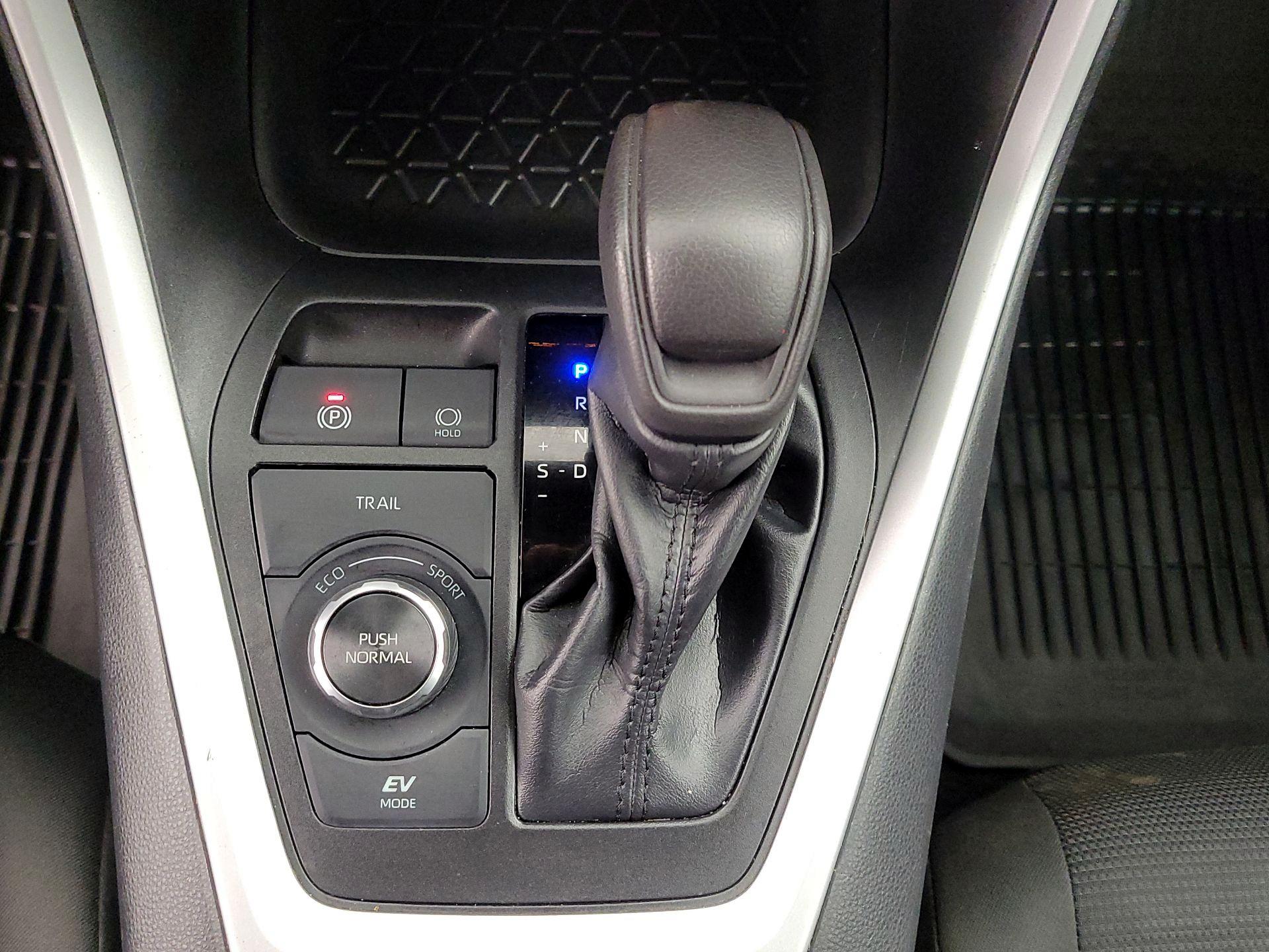 Thumbnail: 2023 Toyota RAV4 - 17