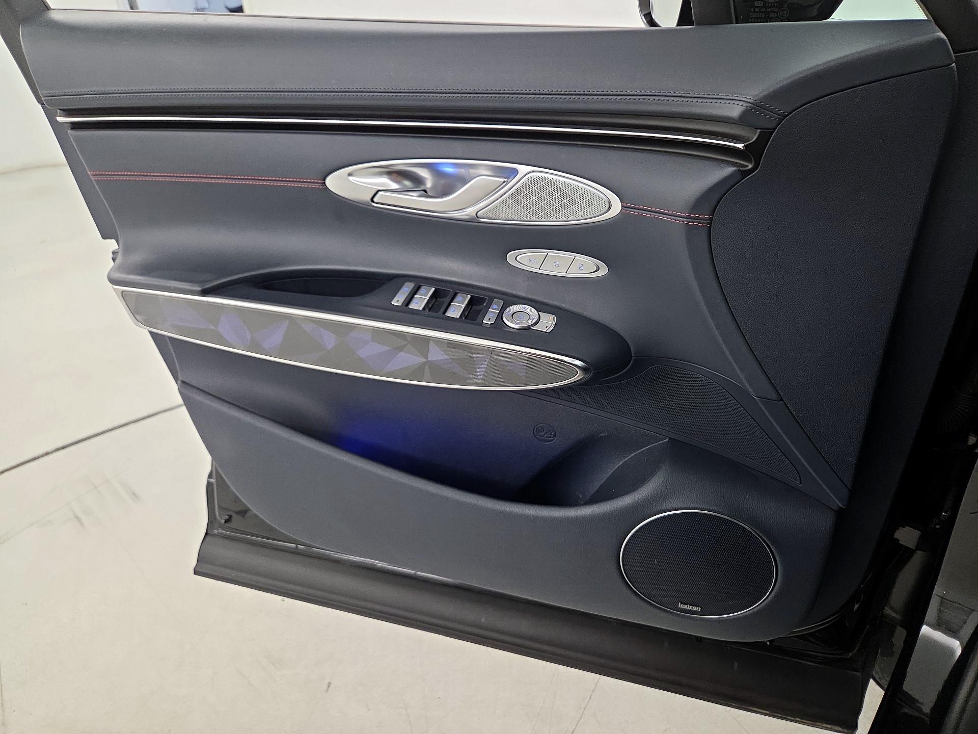 Thumbnail: 2023 Genesis GV70 - 12