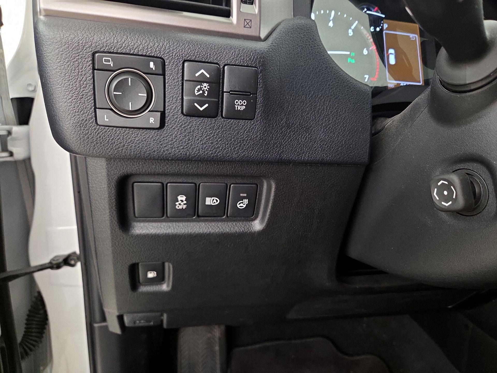 Thumbnail: 2023 Lexus GX - 13