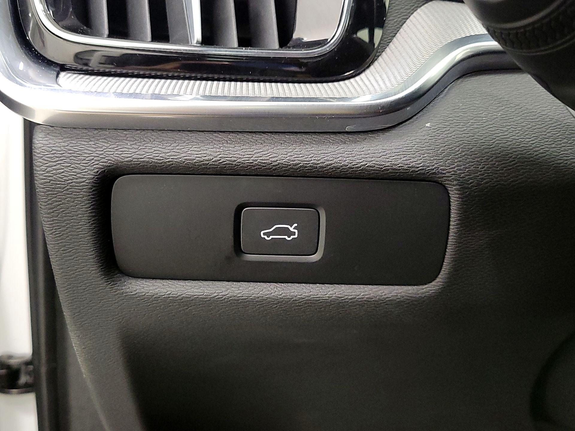 Thumbnail: 2024 Volvo S60 - 13