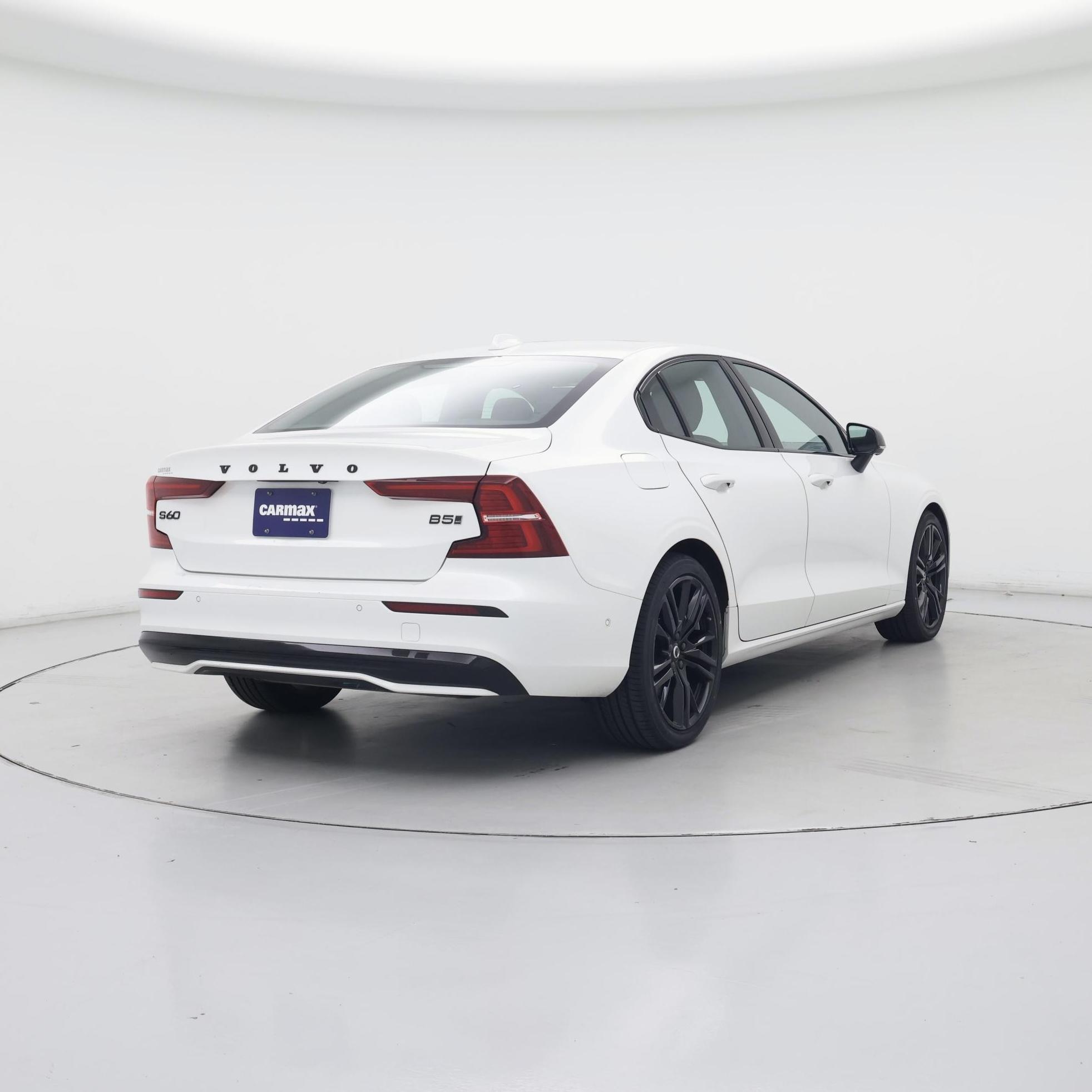 Thumbnail: 2024 Volvo S60 - 8