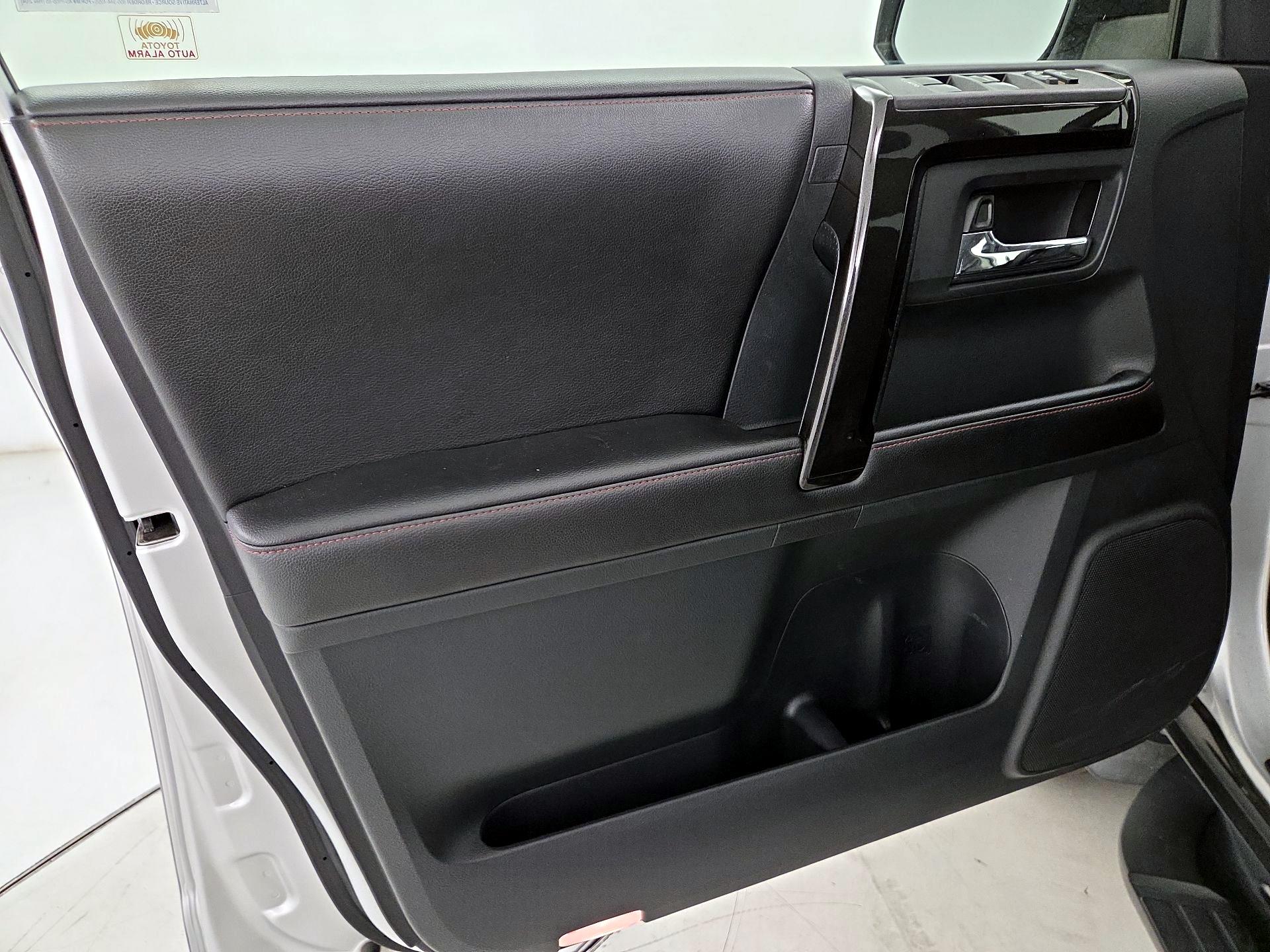 Thumbnail: 2015 Toyota 4Runner - 12