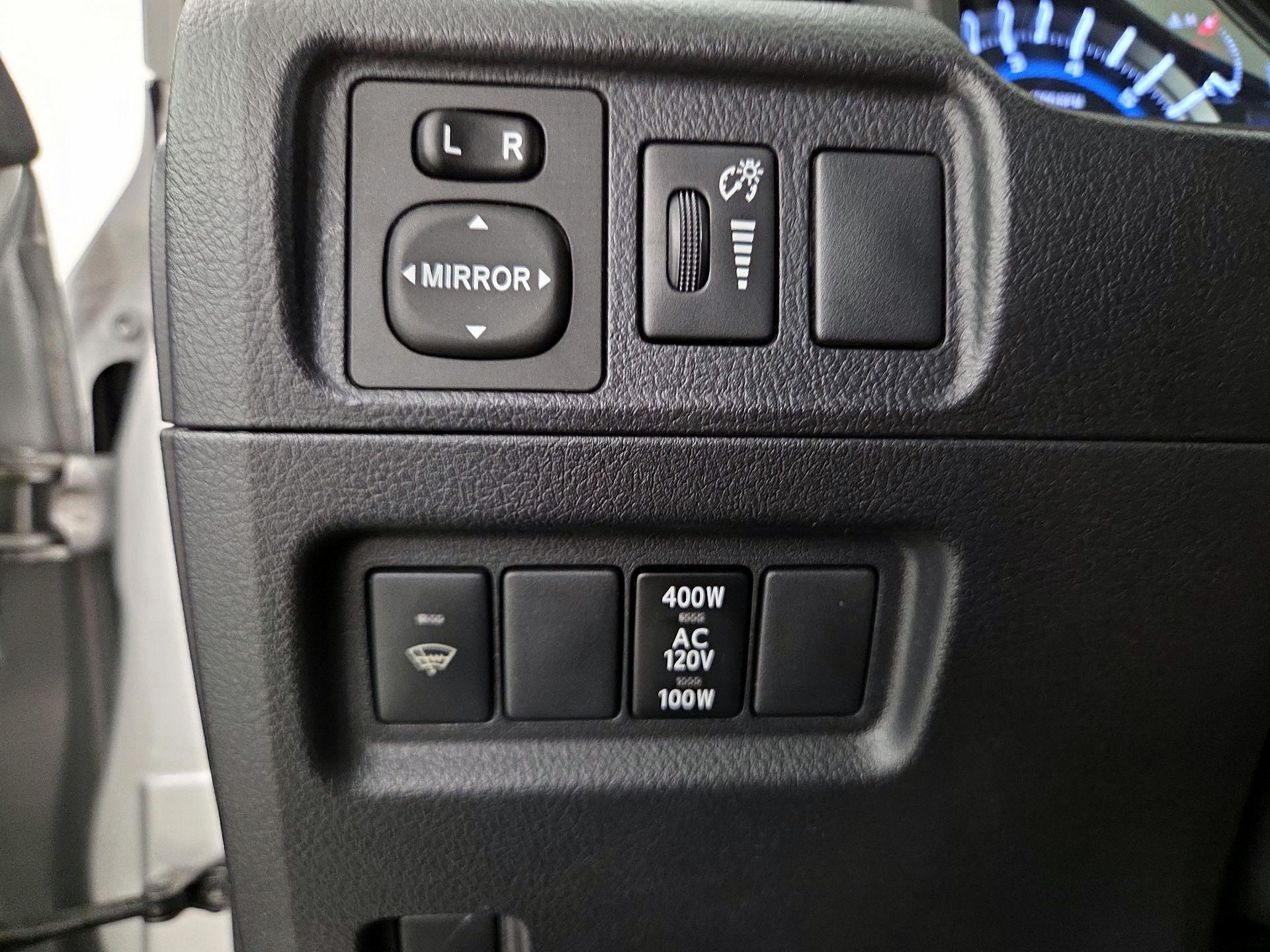 Thumbnail: 2015 Toyota 4Runner - 13