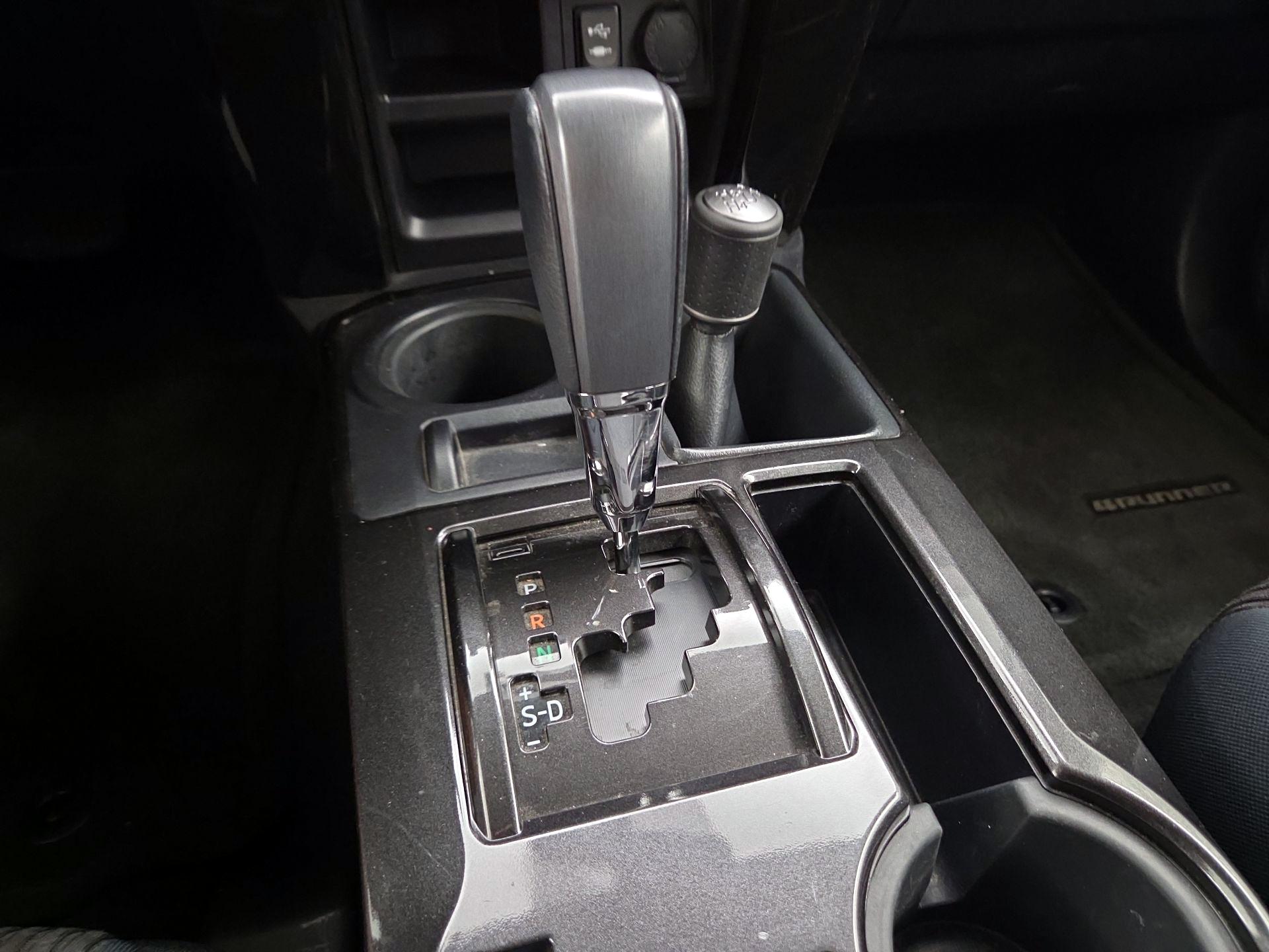 Thumbnail: 2015 Toyota 4Runner - 18