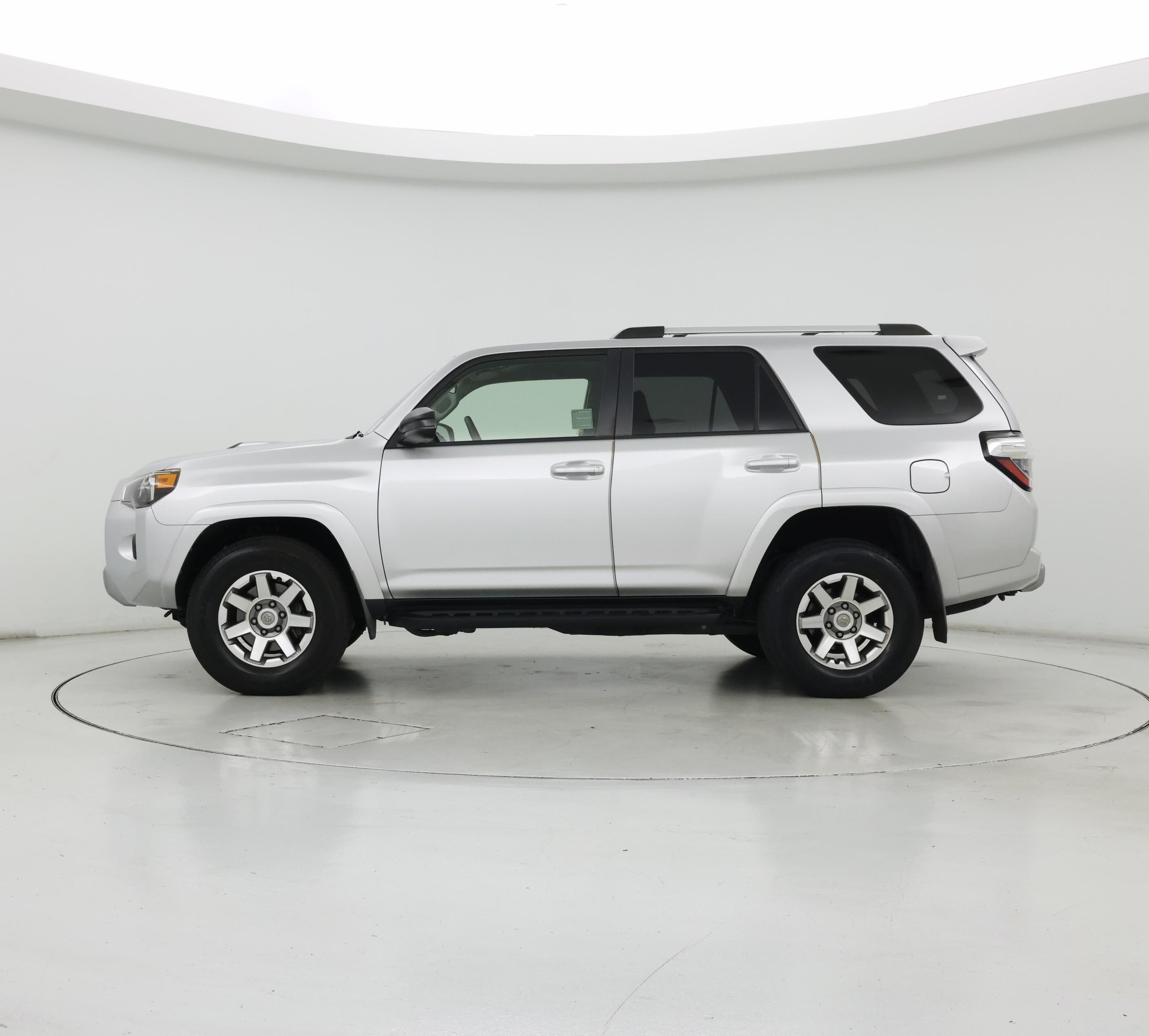Thumbnail: 2015 Toyota 4Runner - 3