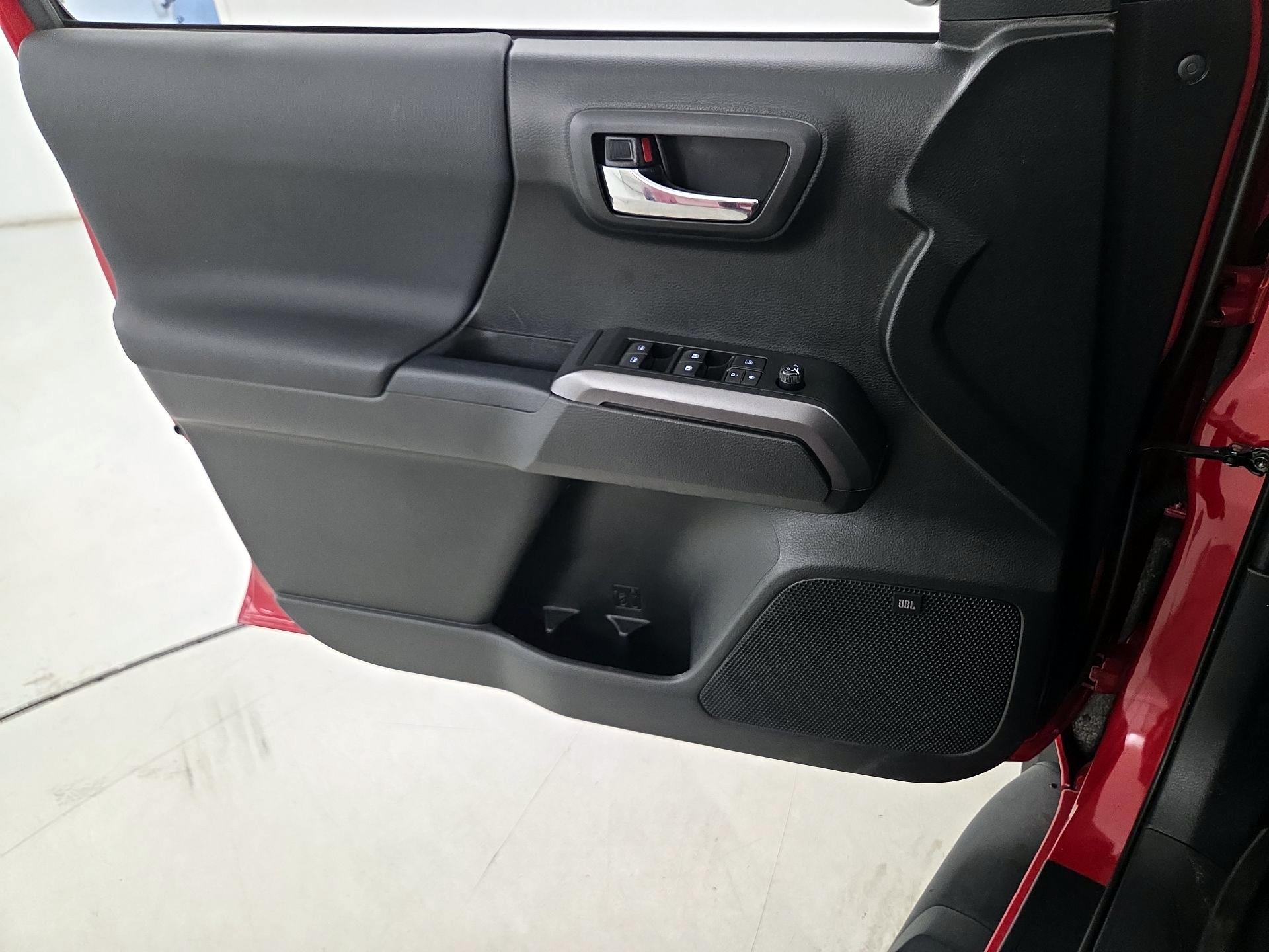 Thumbnail: 2019 Toyota Tacoma - 12