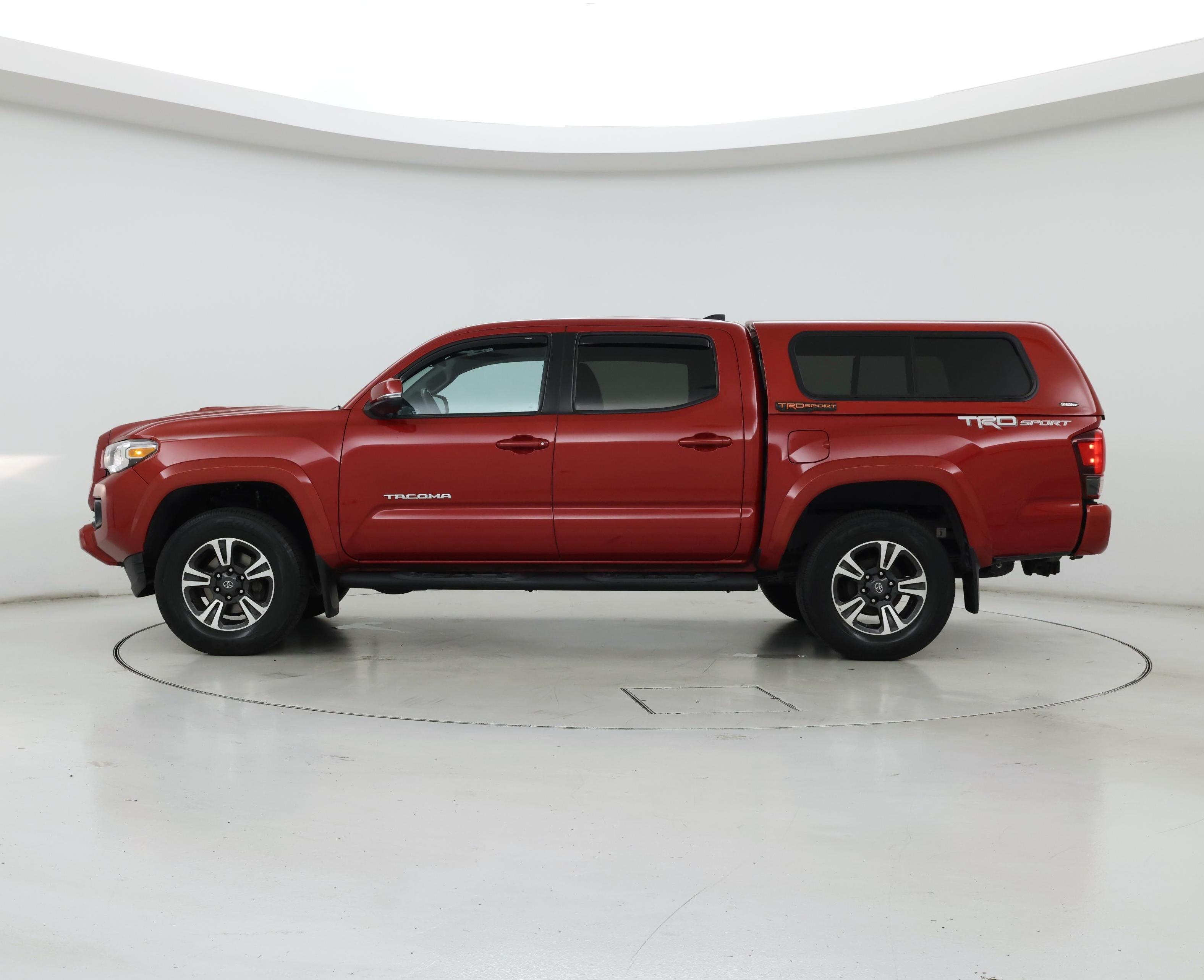 Thumbnail: 2019 Toyota Tacoma - 3