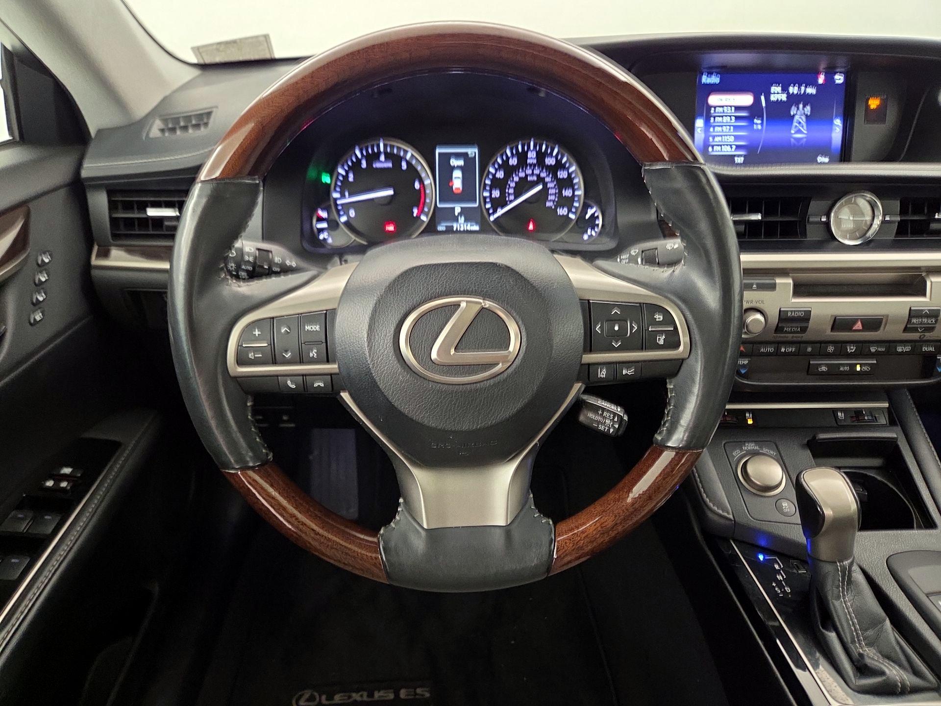 Thumbnail: 2017 Lexus ES - 10