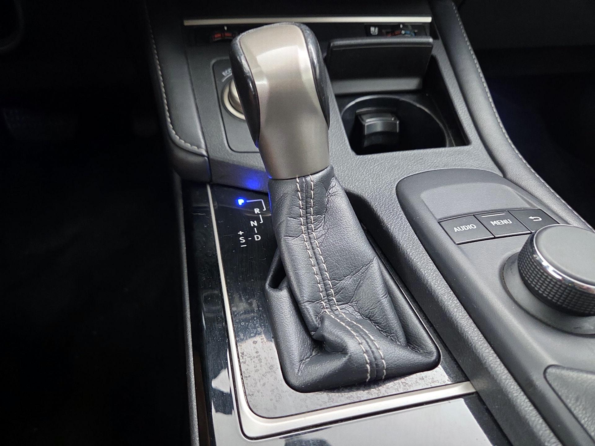 Thumbnail: 2017 Lexus ES - 17