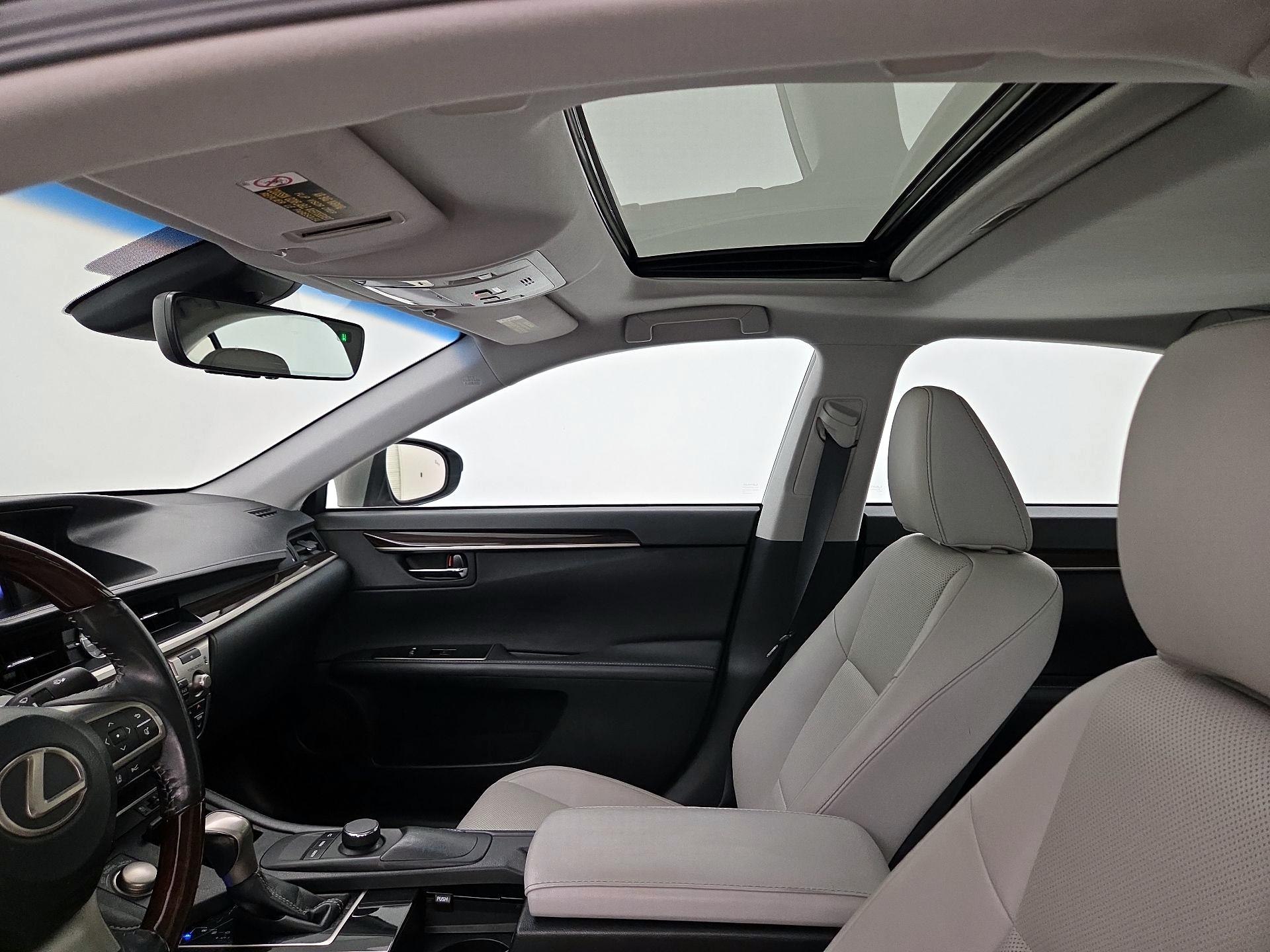 Thumbnail: 2017 Lexus ES - 19