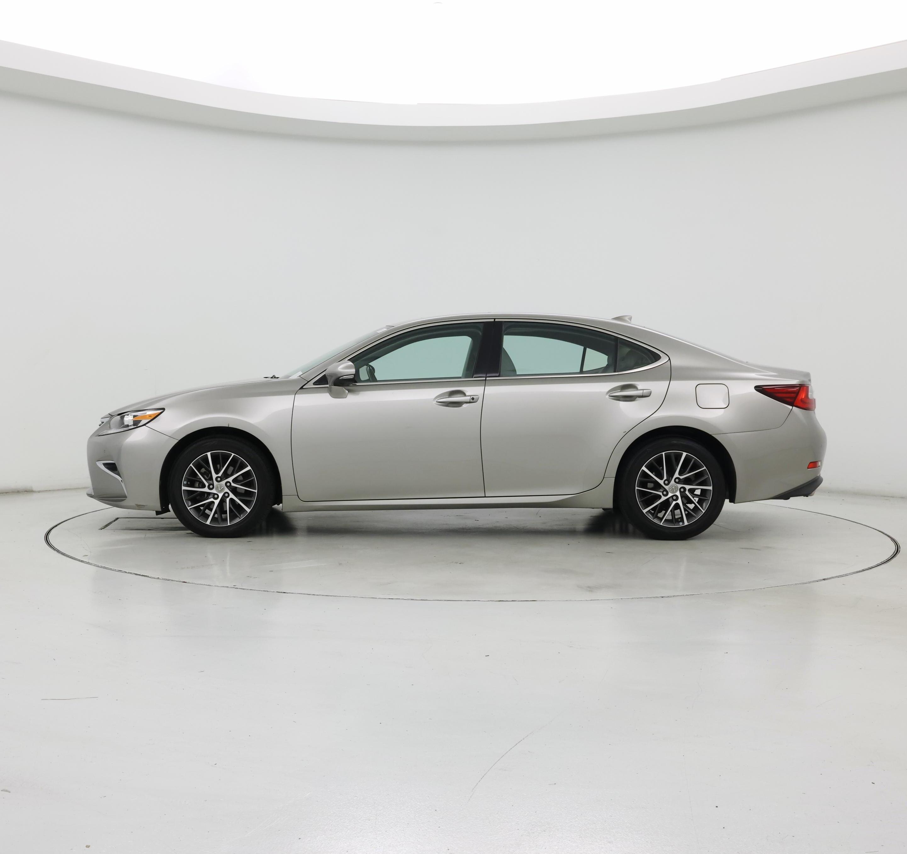 Thumbnail: 2017 Lexus ES - 3