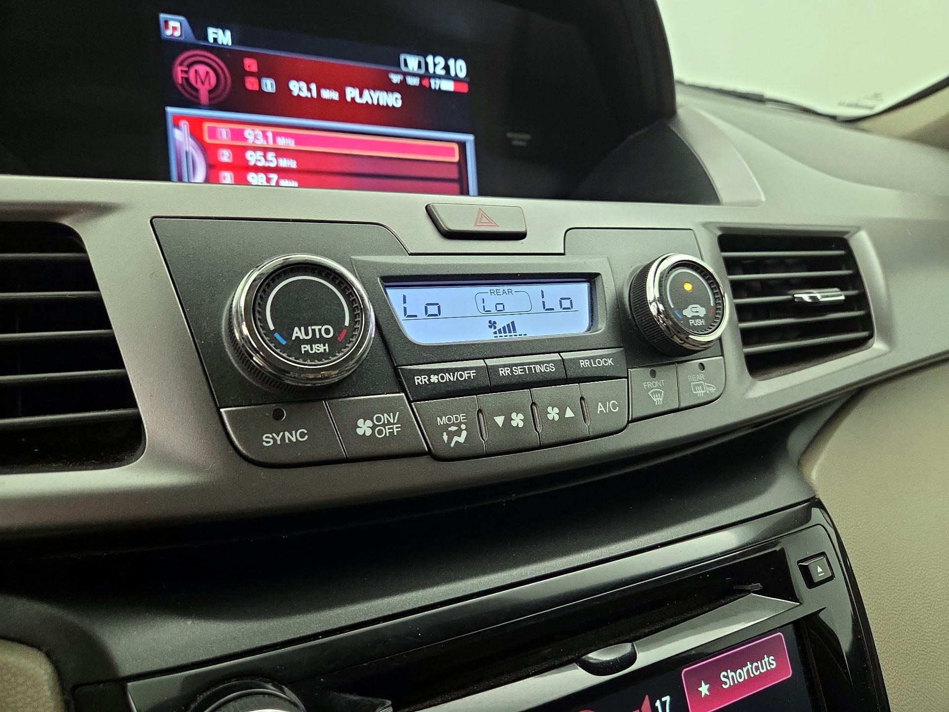 Thumbnail: 2015 Honda Odyssey - 16