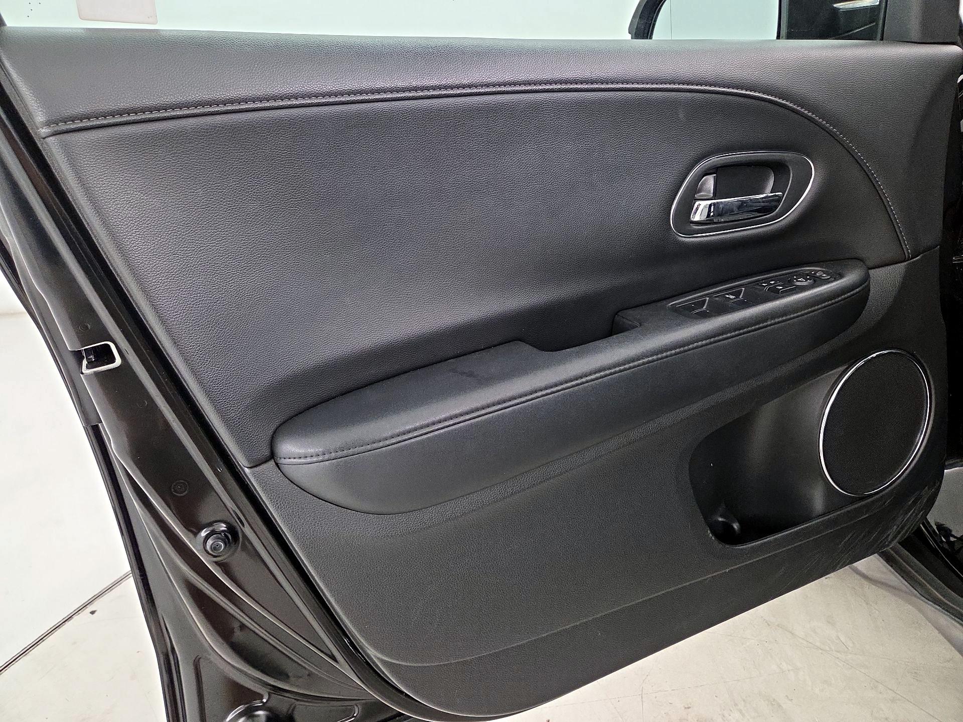 Thumbnail: 2016 Honda HR-V - 12