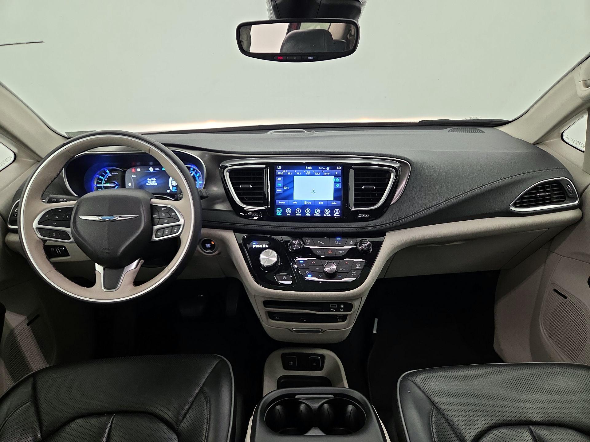 Thumbnail: 2018 Chrysler Pacifica - 9