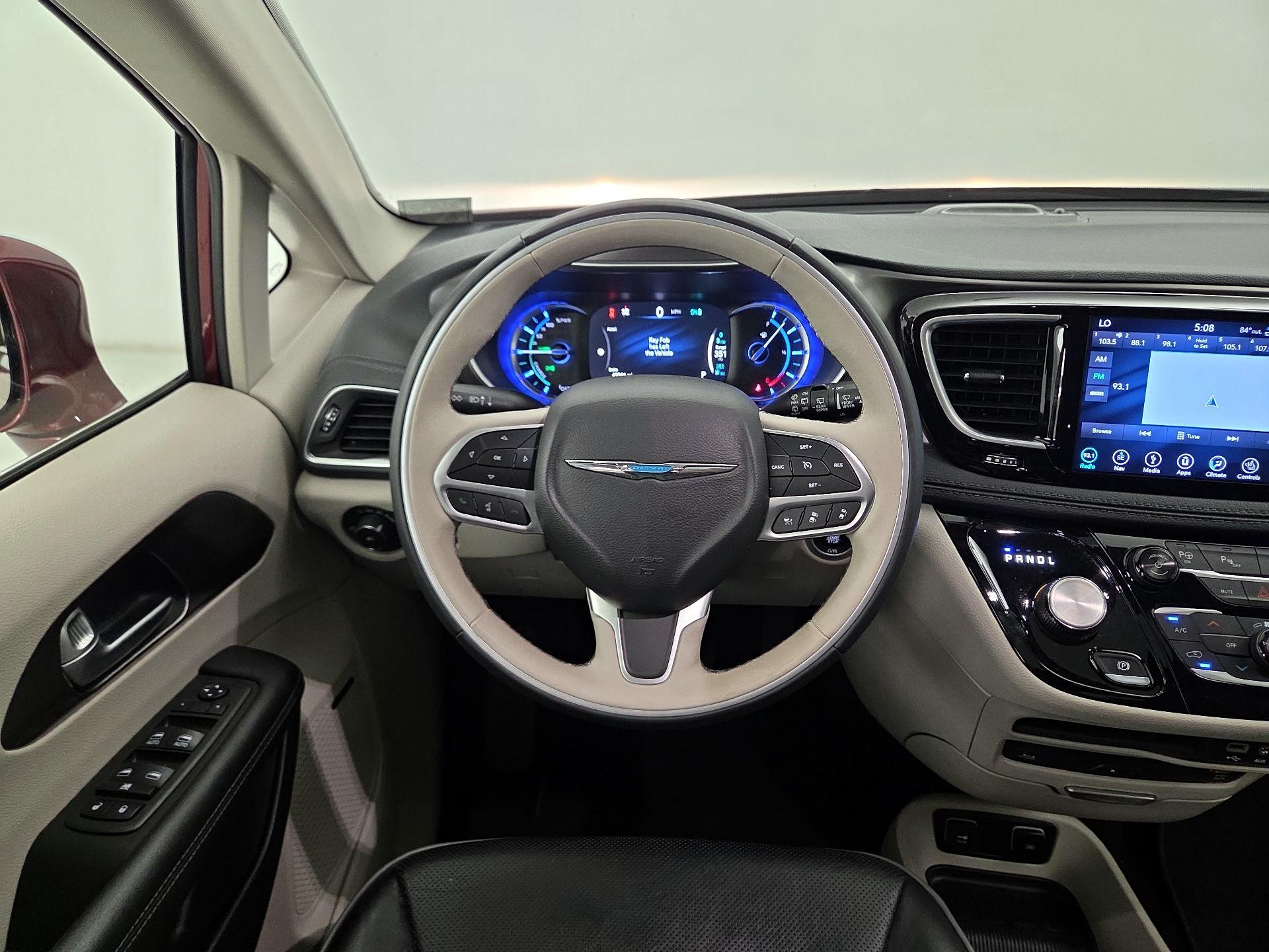 Thumbnail: 2018 Chrysler Pacifica - 10