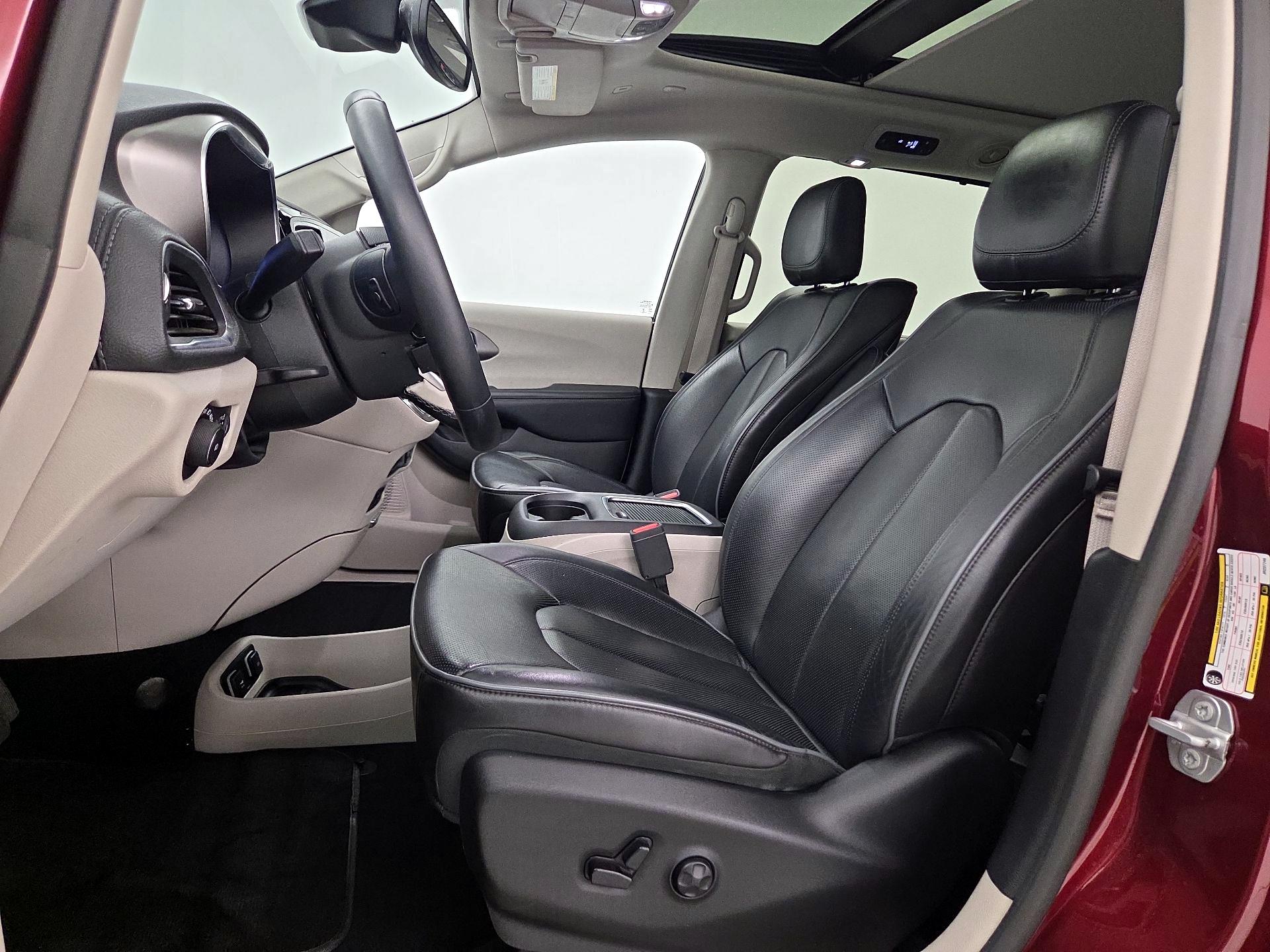 Thumbnail: 2018 Chrysler Pacifica - 11