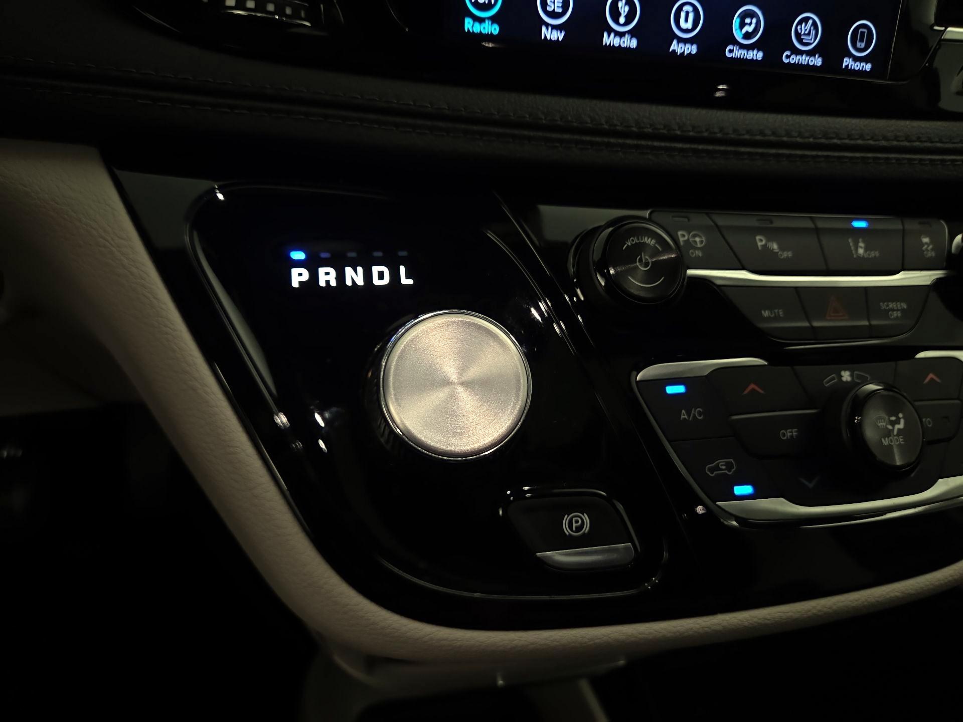 Thumbnail: 2018 Chrysler Pacifica - 18