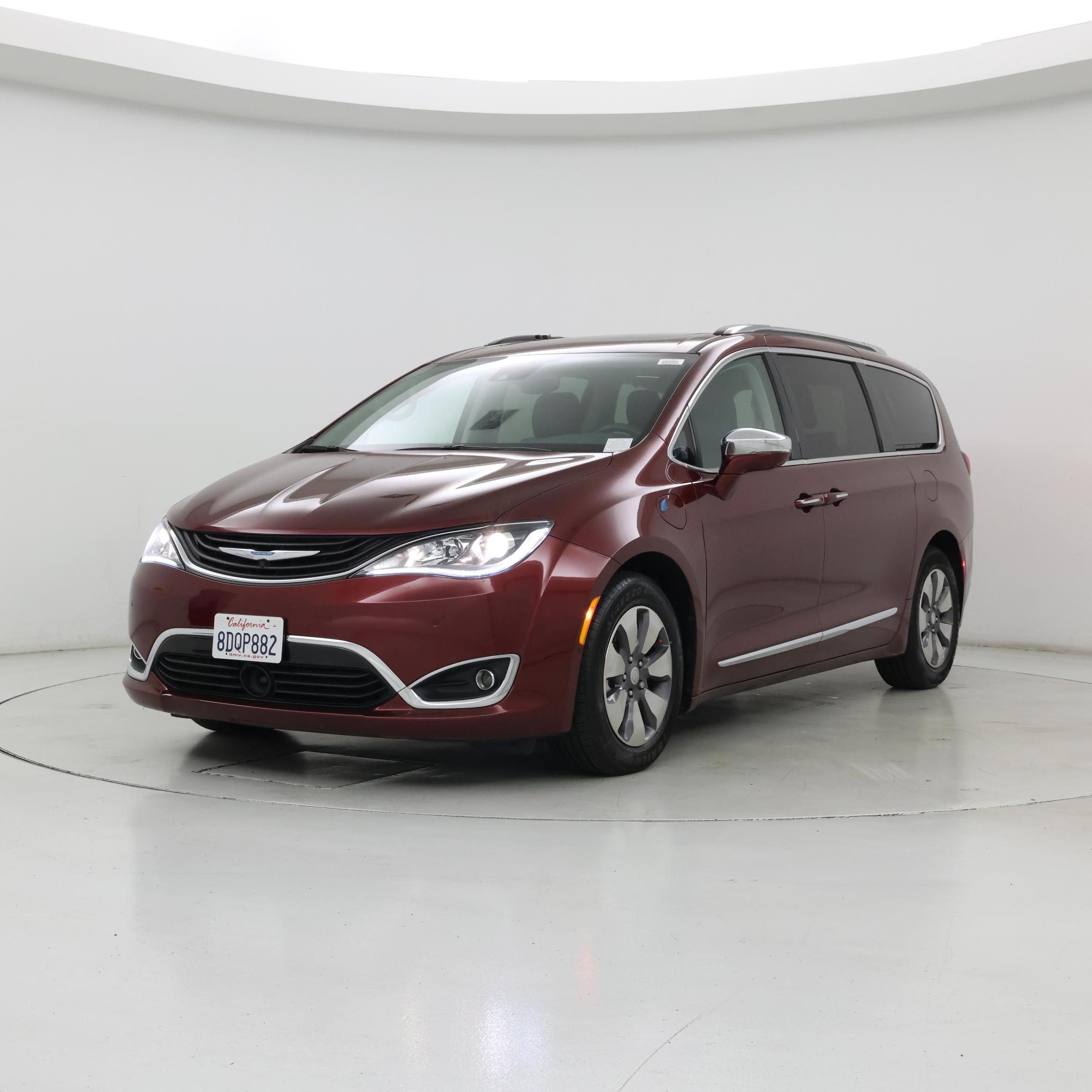 Thumbnail: 2018 Chrysler Pacifica - 4