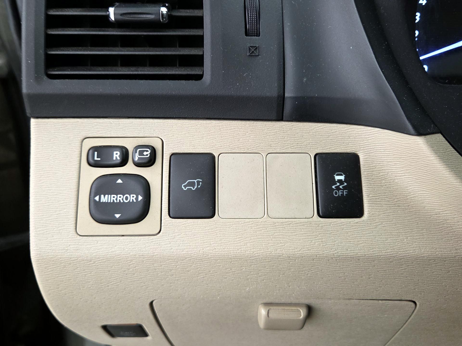 Thumbnail: 2014 Toyota Venza - 13