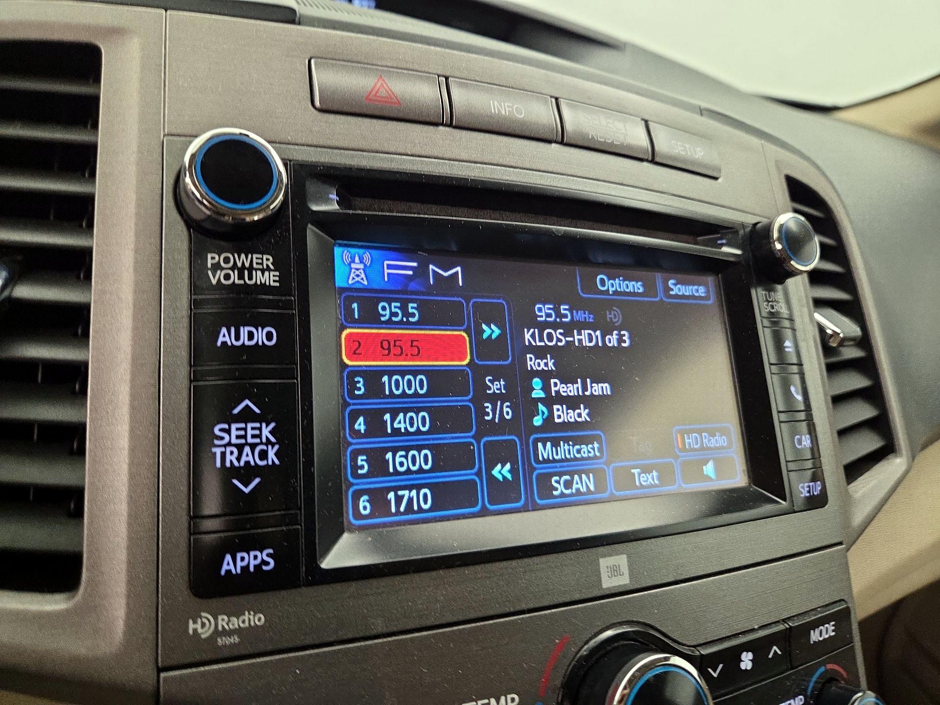 Thumbnail: 2014 Toyota Venza - 15