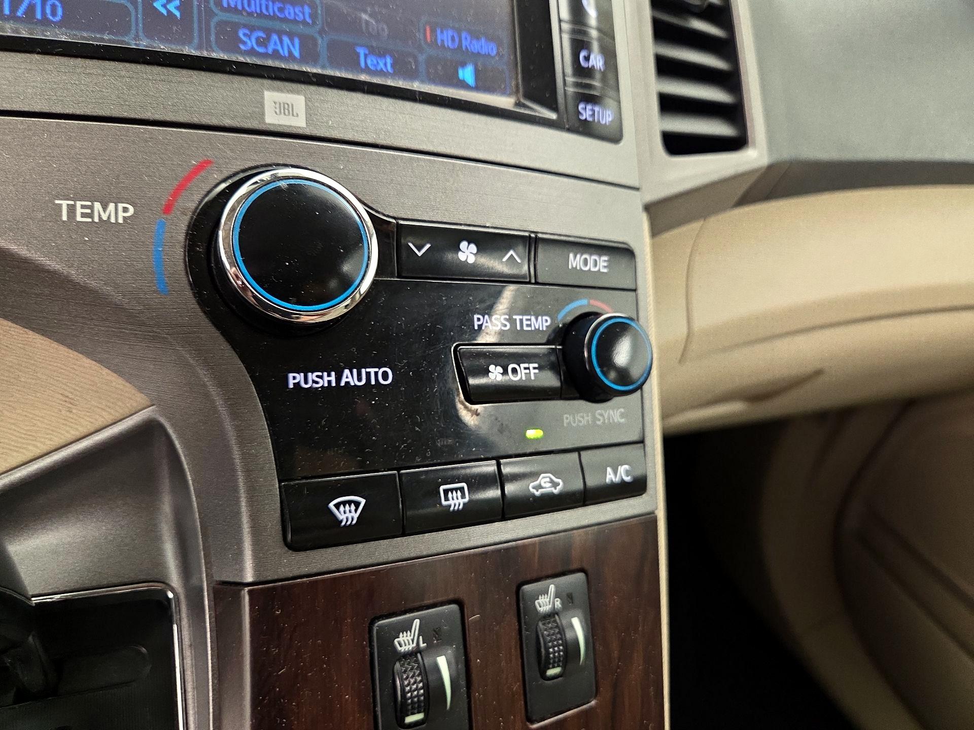 Thumbnail: 2014 Toyota Venza - 16