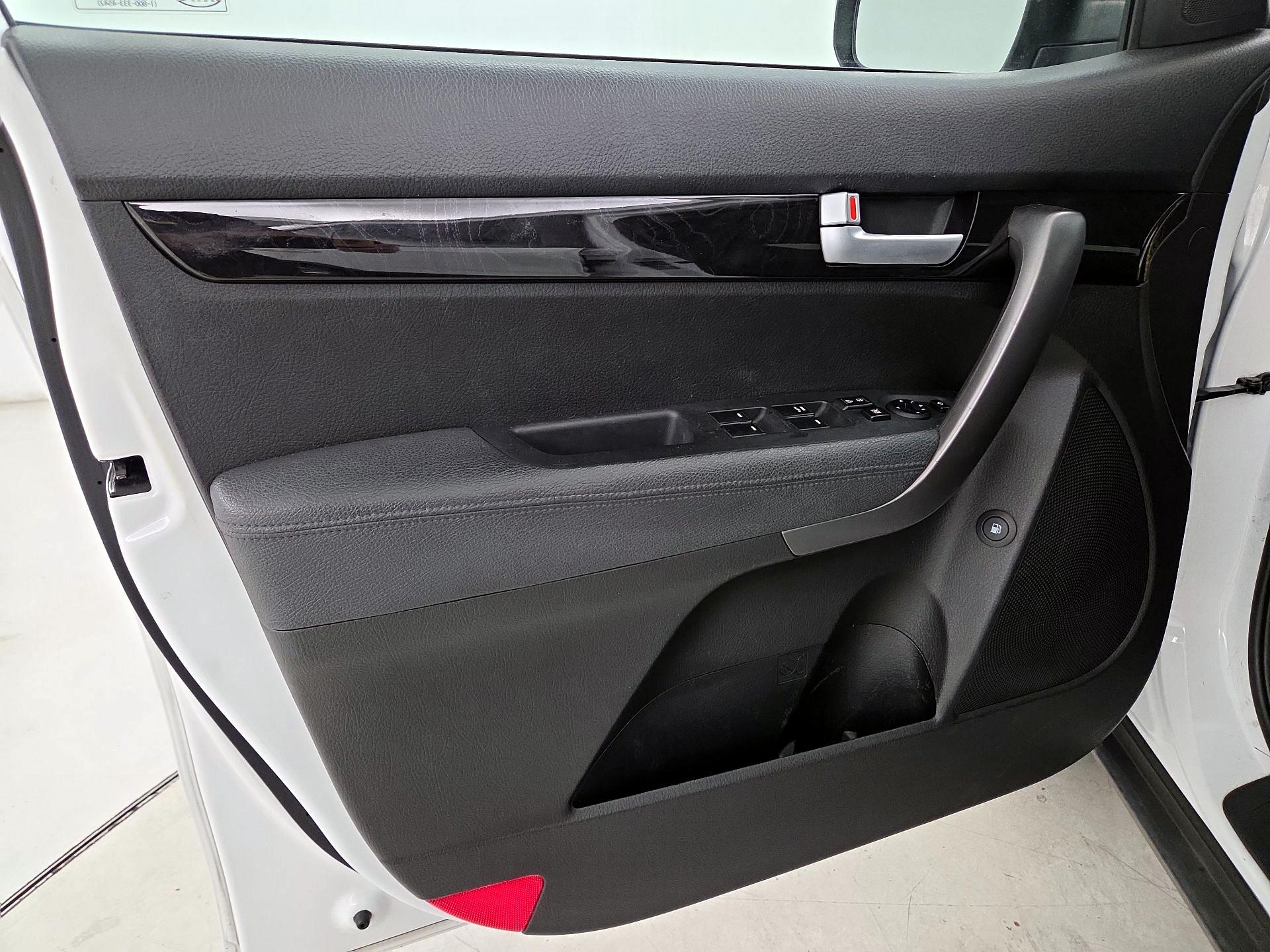 Thumbnail: 2015 Kia Sorento - 12