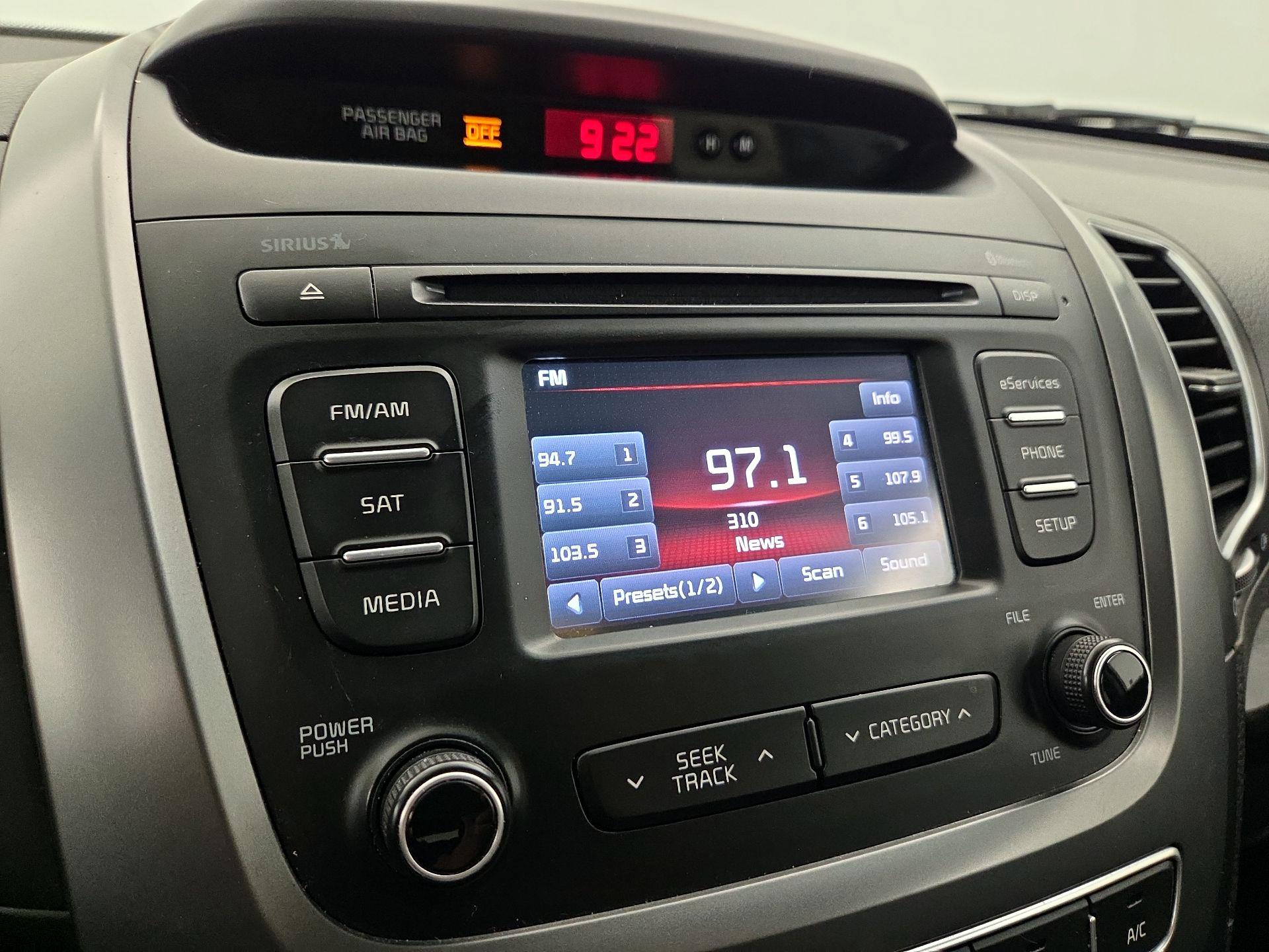 Thumbnail: 2015 Kia Sorento - 15