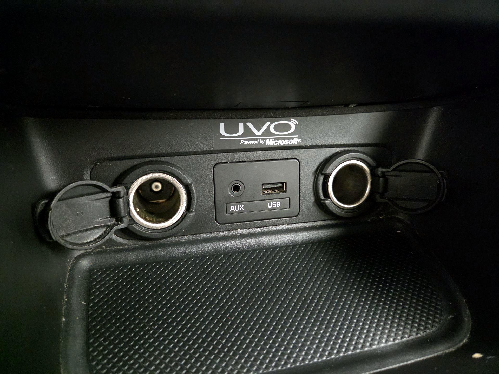 Thumbnail: 2015 Kia Sorento - 18