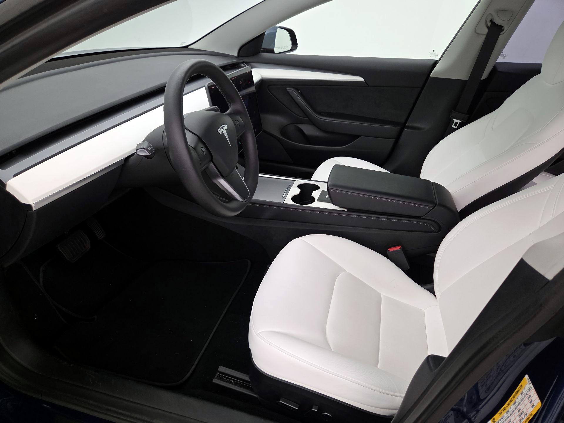 Thumbnail: 2022 Tesla Model 3 - 11