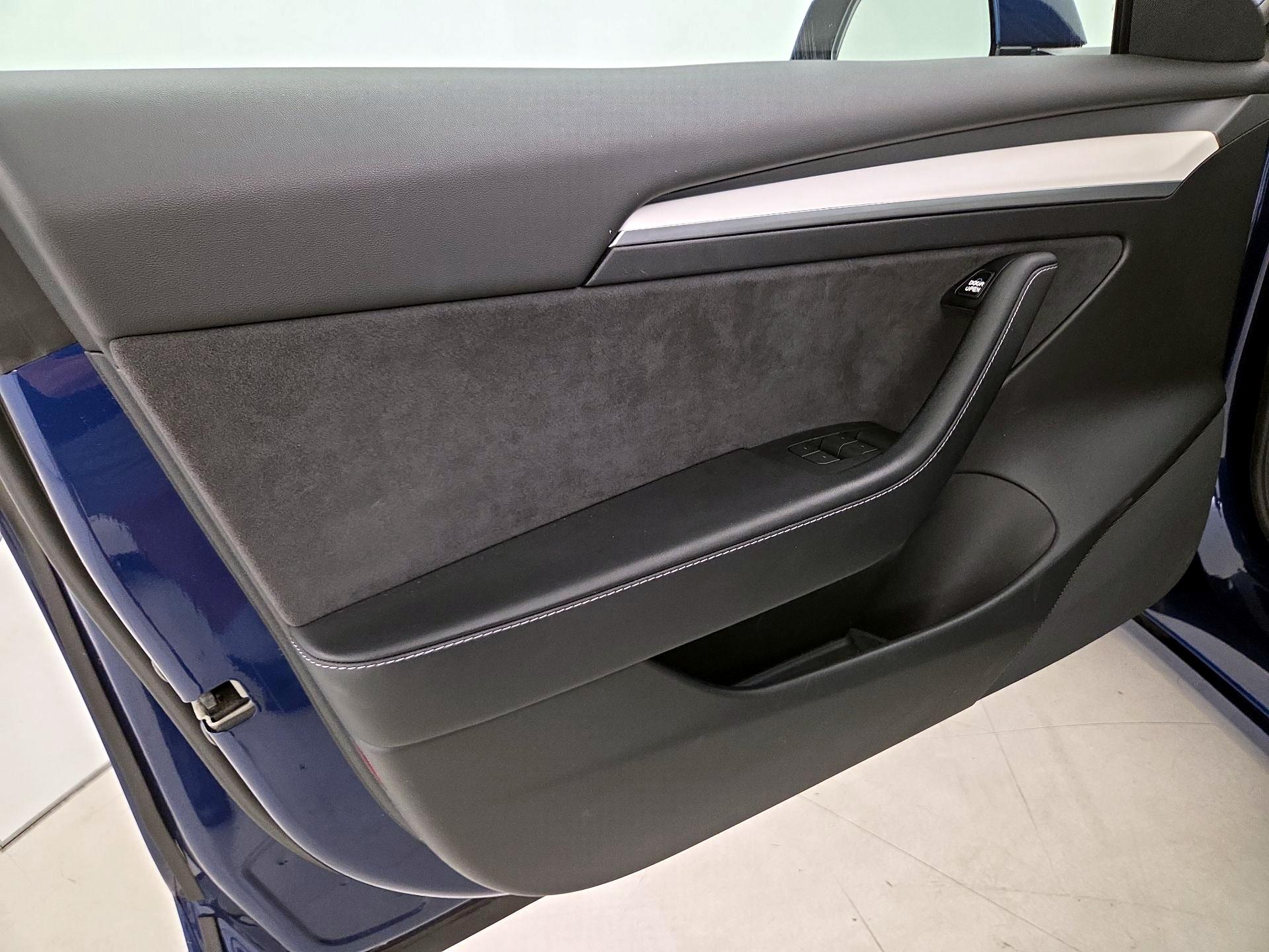 Thumbnail: 2022 Tesla Model 3 - 12