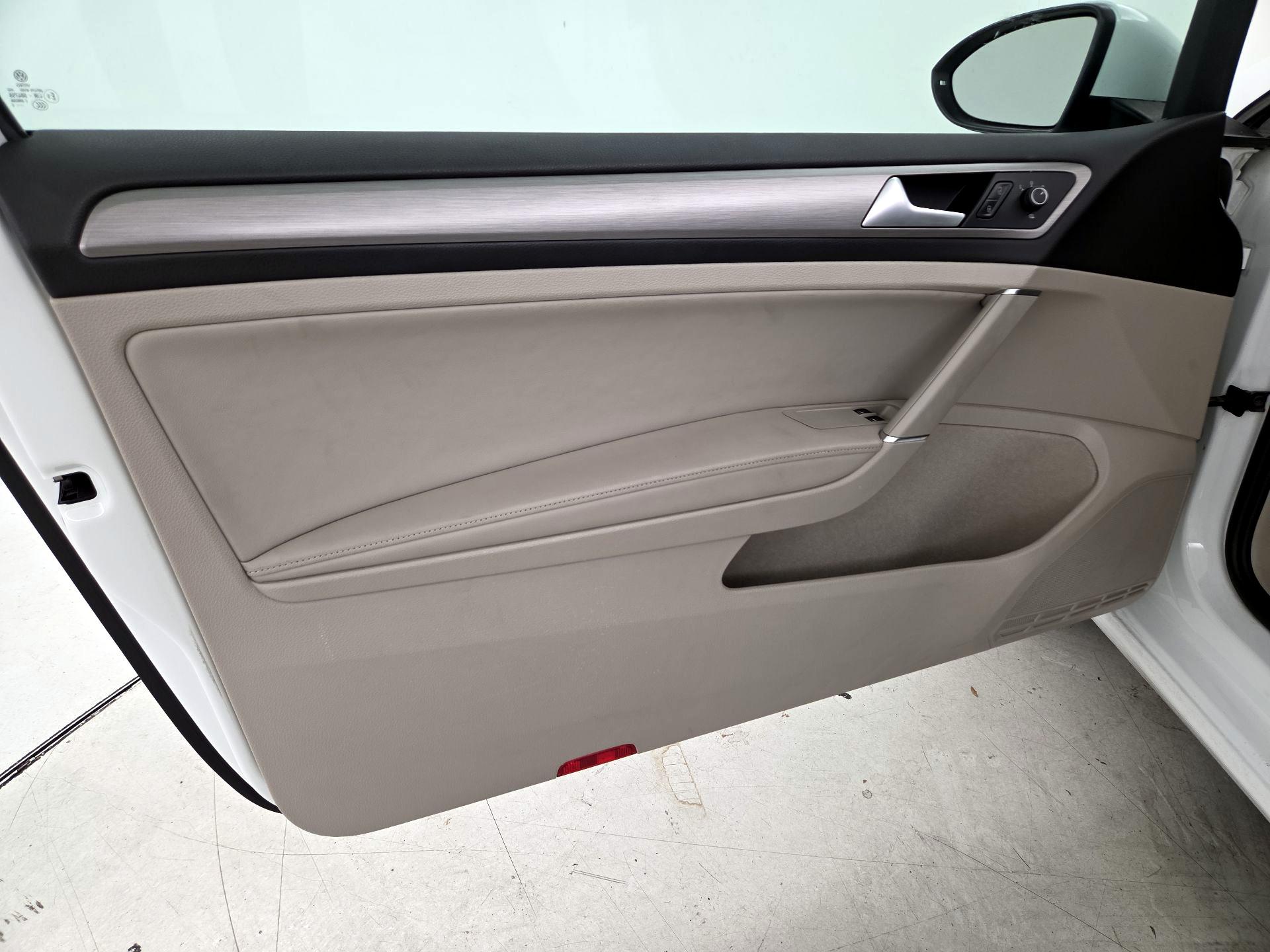 Thumbnail: 2015 Volkswagen Golf - 12