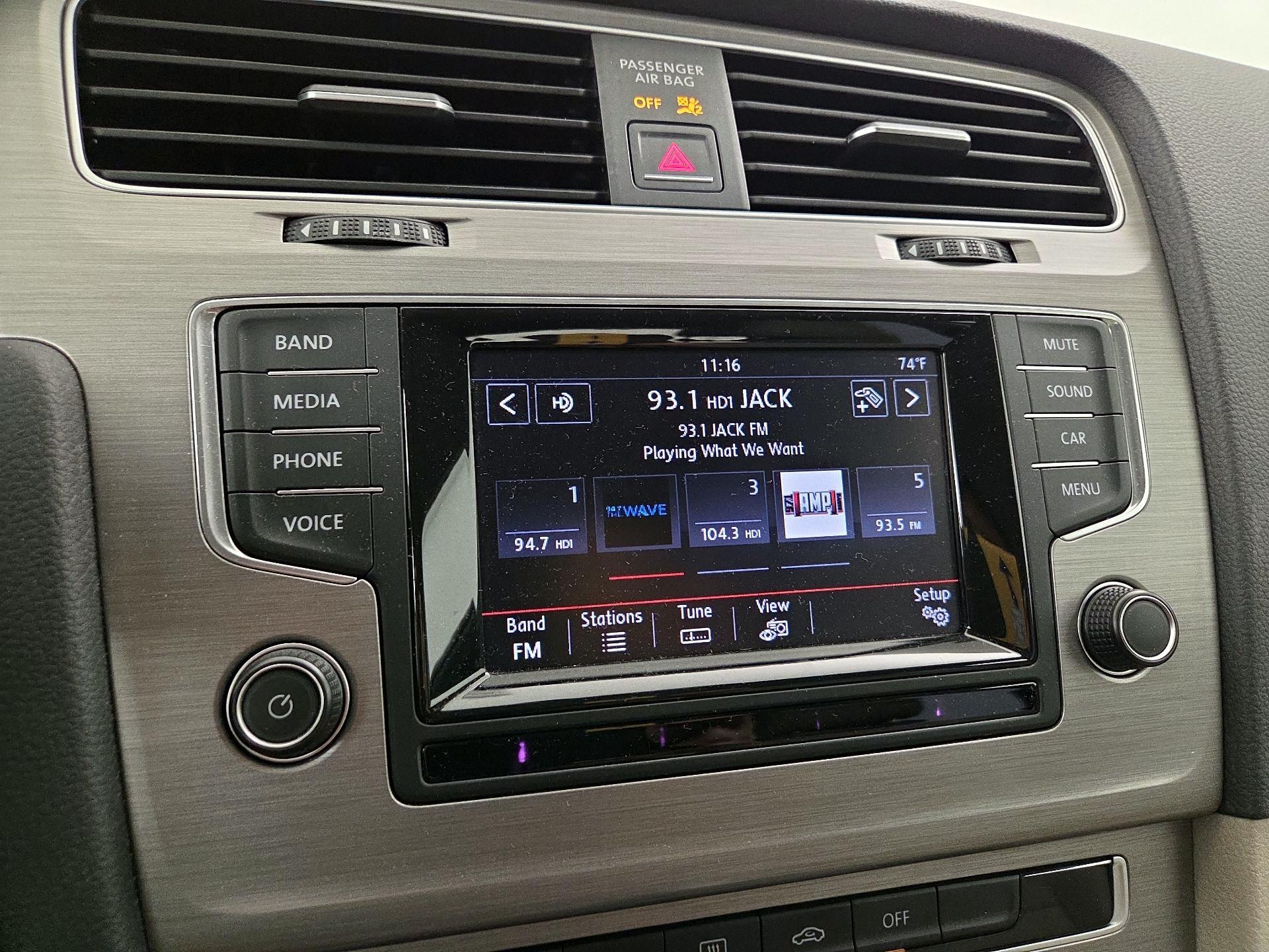 Thumbnail: 2015 Volkswagen Golf - 14