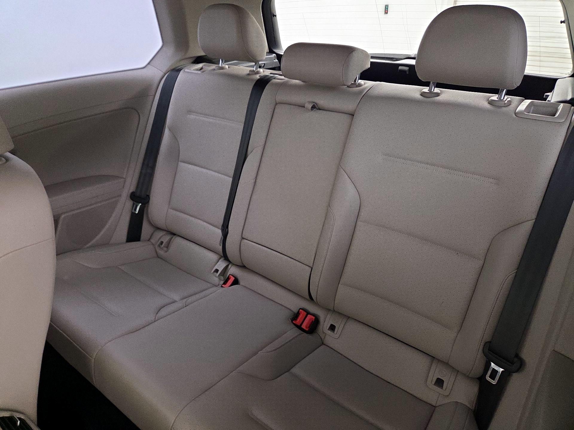 Thumbnail: 2015 Volkswagen Golf - 17