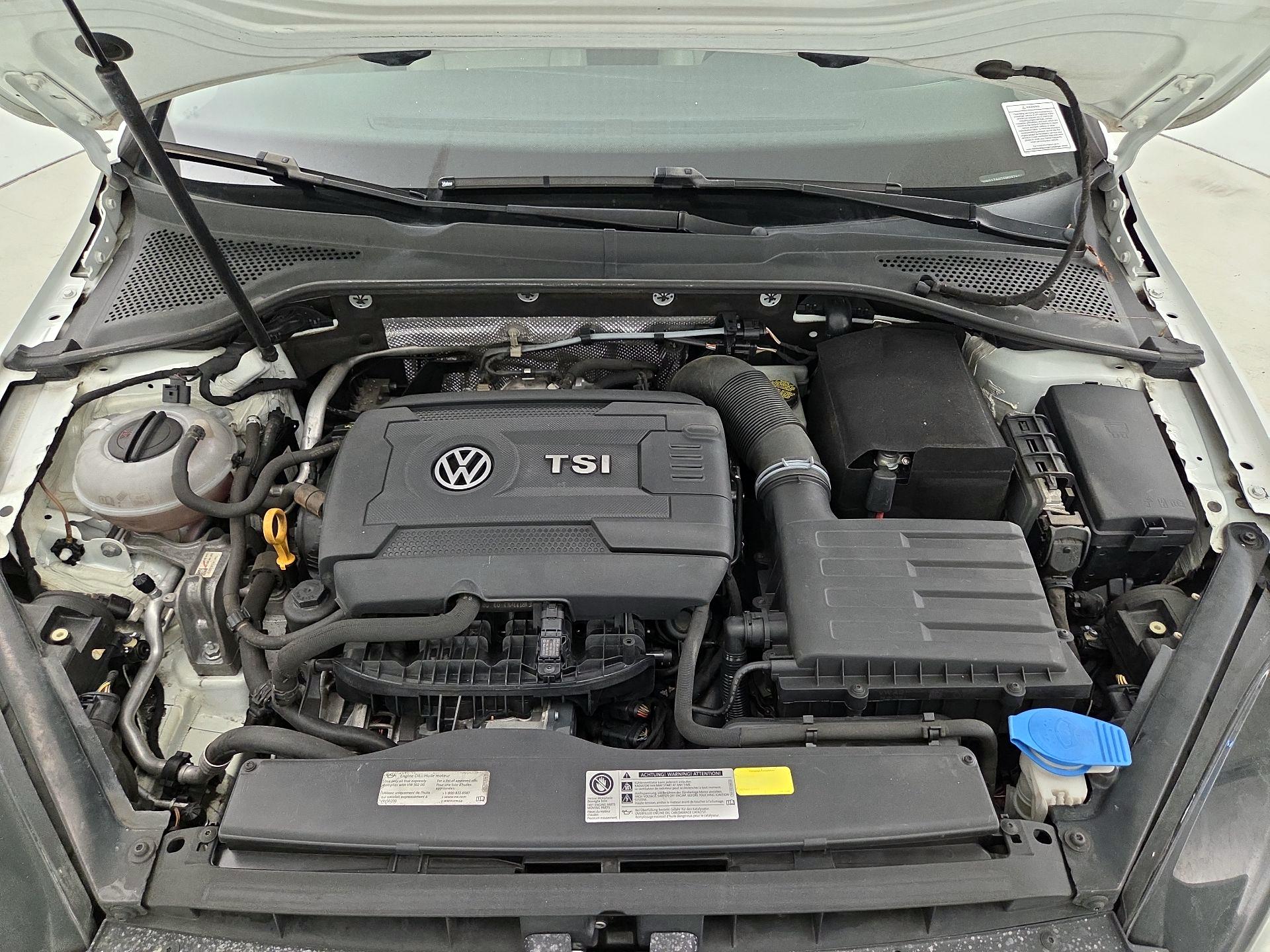 Thumbnail: 2015 Volkswagen Golf - 19