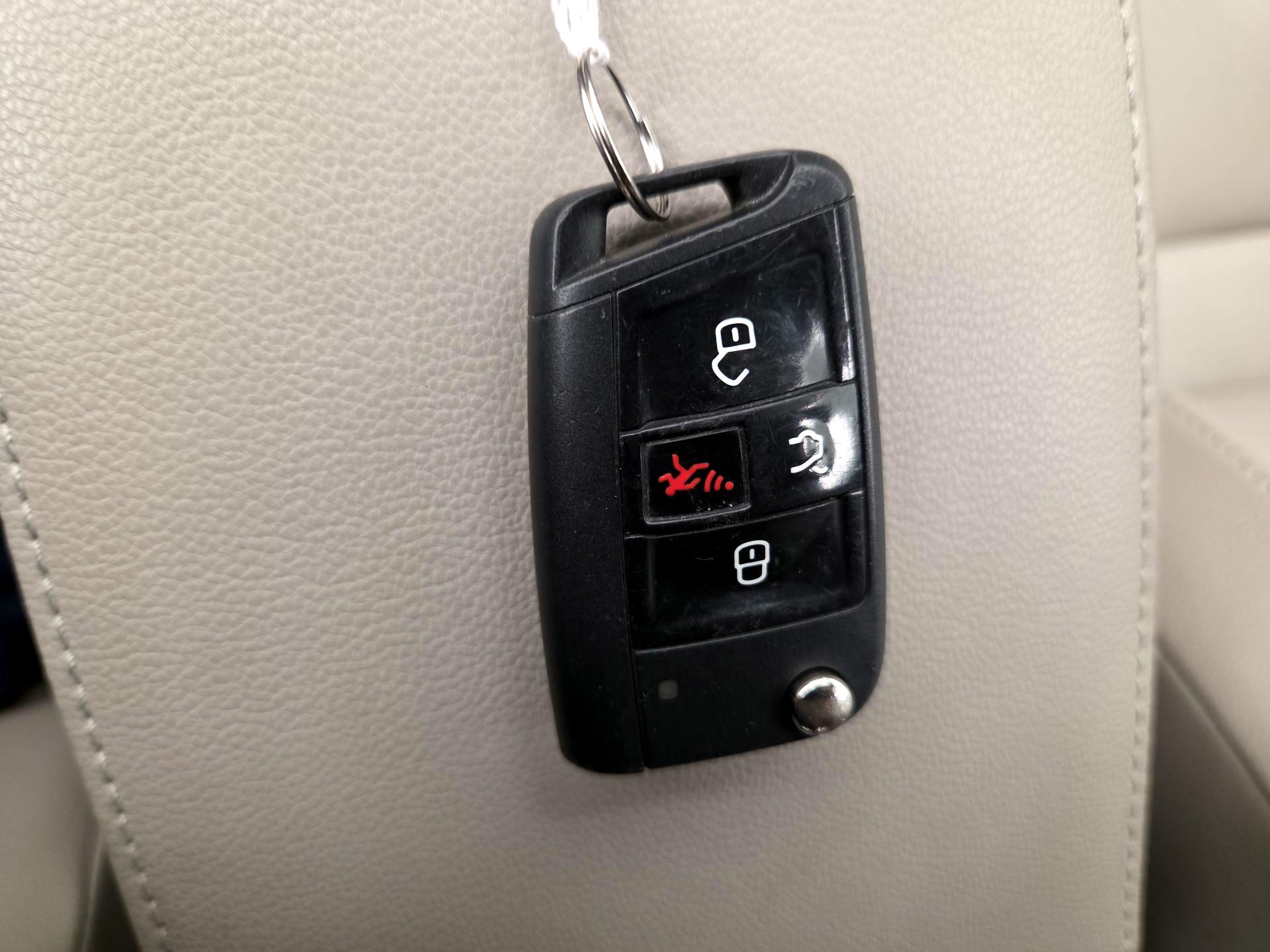 Thumbnail: 2015 Volkswagen Golf - 20