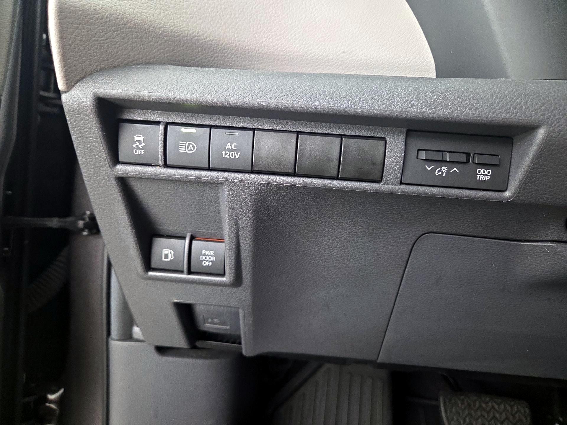 Thumbnail: 2023 Toyota Sienna - 13